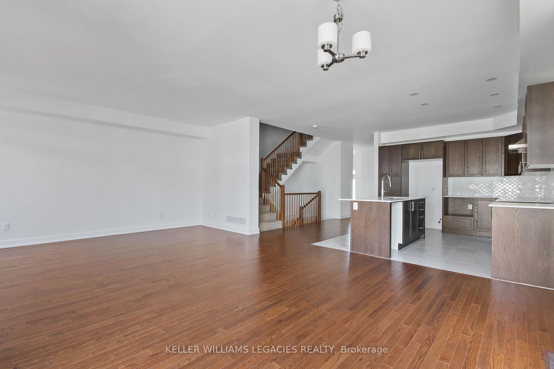 Photo 12 of 11 Mendoza Way, Ottawa, Kanata - Emerald Meadows/Trailwest — HOMEH