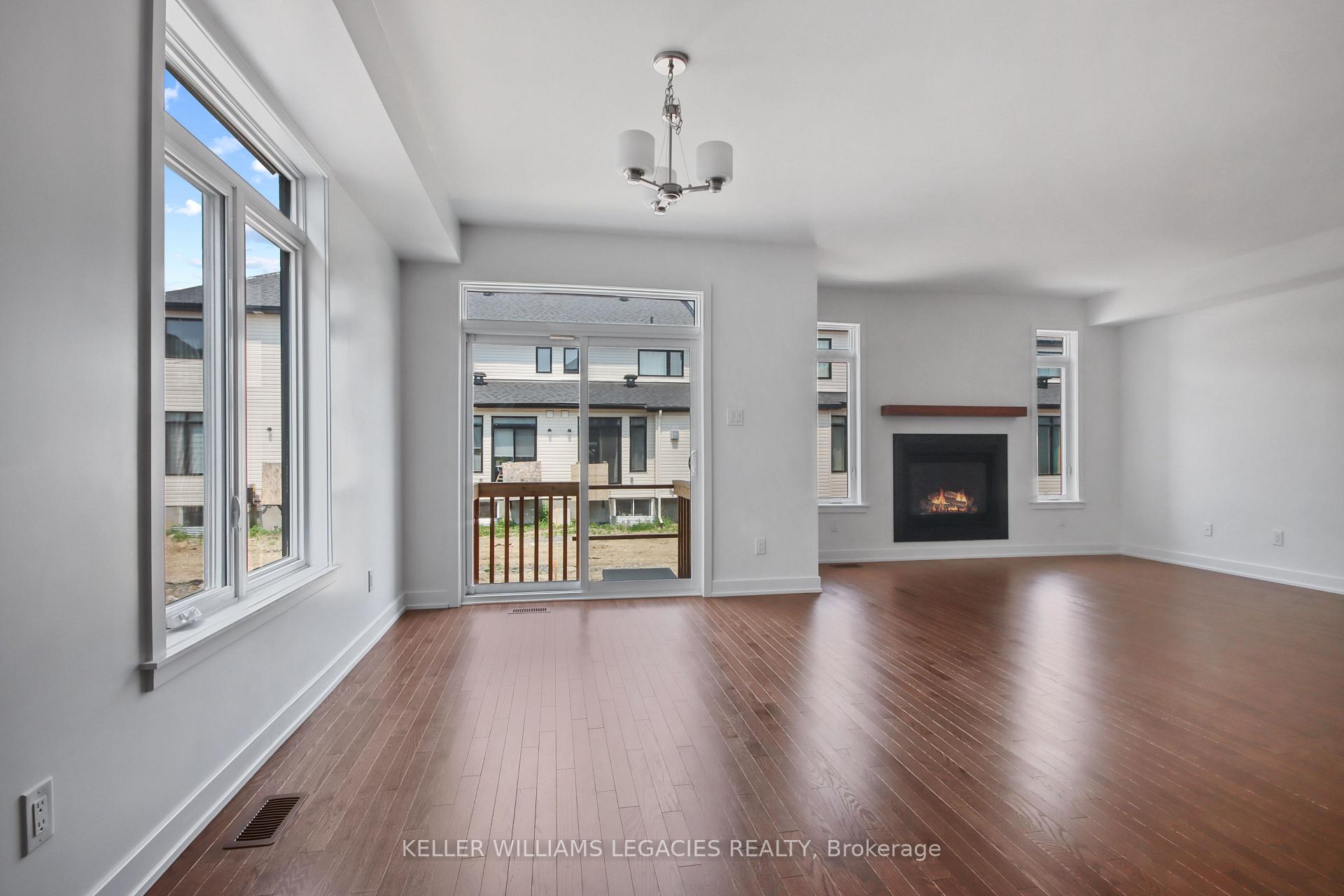 Photo 13 of 11 Mendoza Way, Ottawa, Kanata - Emerald Meadows/Trailwest — HOMEH