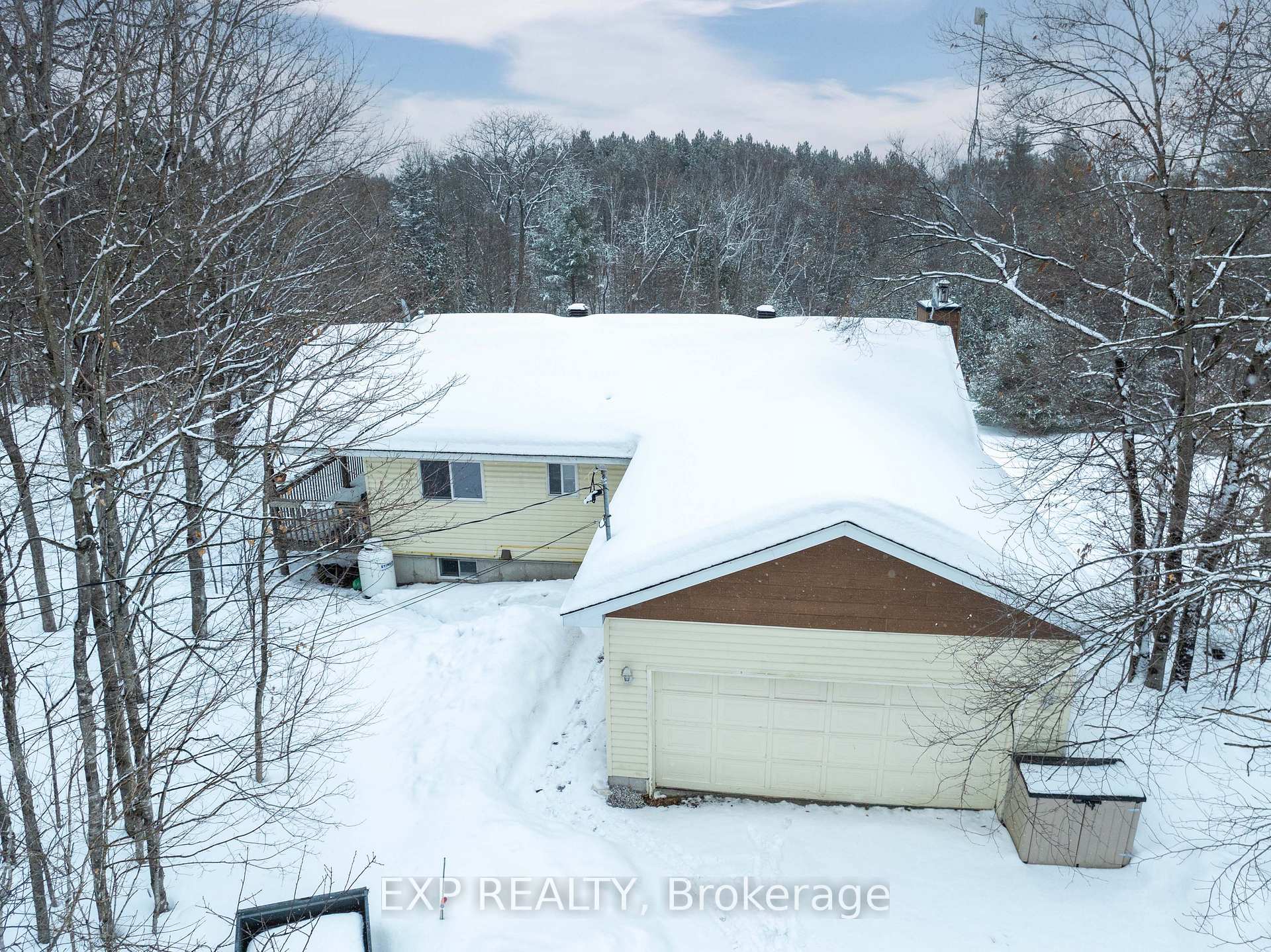 Front of 575 Sugarbush Way