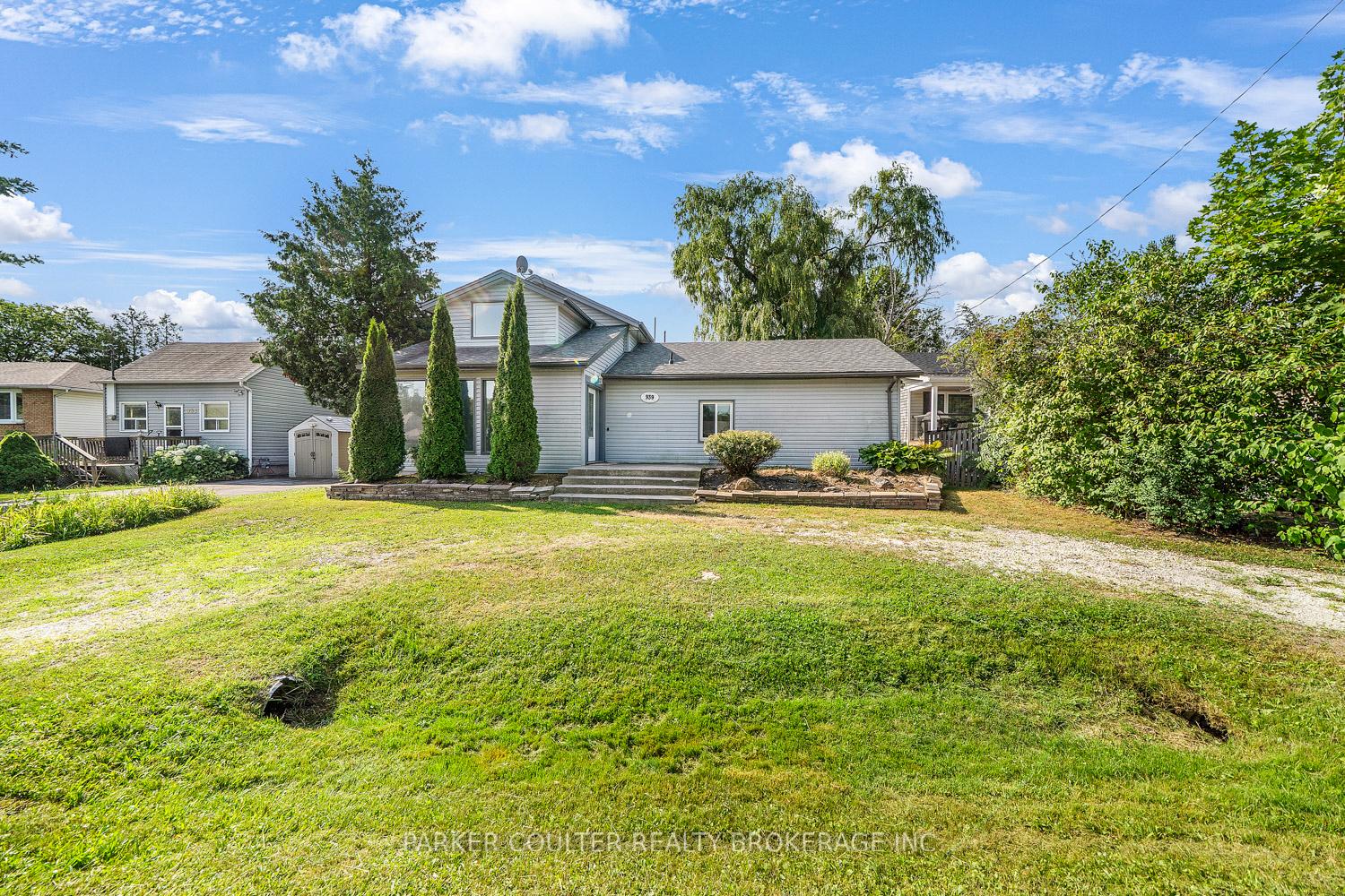Photo 2 of 939 Clifton Boulevard, Innisfil, Alcona — HOMEH