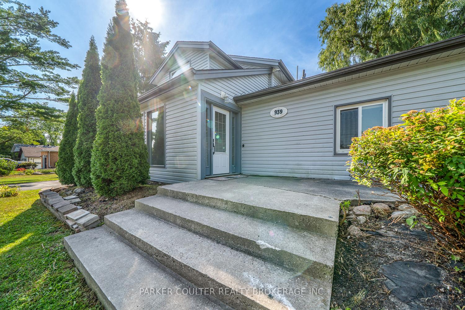 Photo 4 of 939 Clifton Boulevard, Innisfil, Alcona — HOMEH