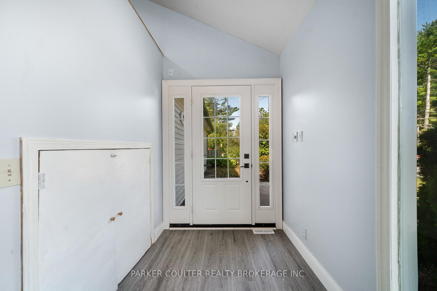 Photo 5 of 939 Clifton Boulevard, Innisfil, Alcona — HOMEH