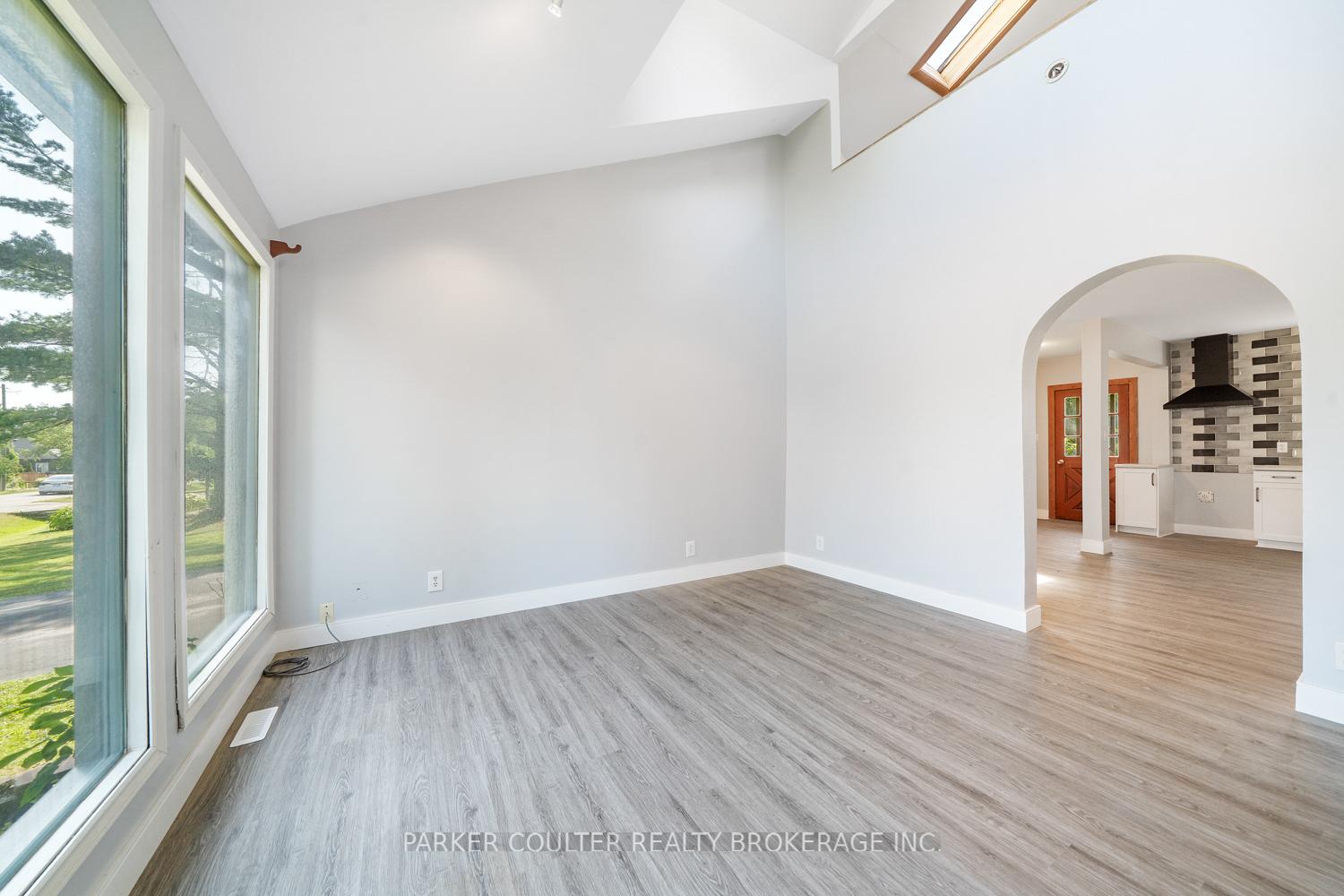Photo 6 of 939 Clifton Boulevard, Innisfil, Alcona — HOMEH