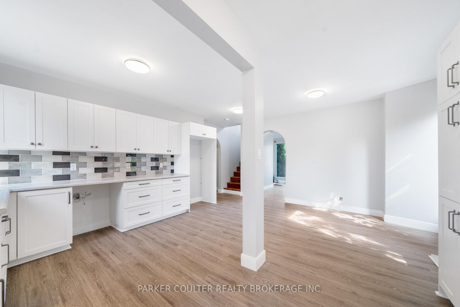Photo 10 of 939 Clifton Boulevard, Innisfil, Alcona — HOMEH