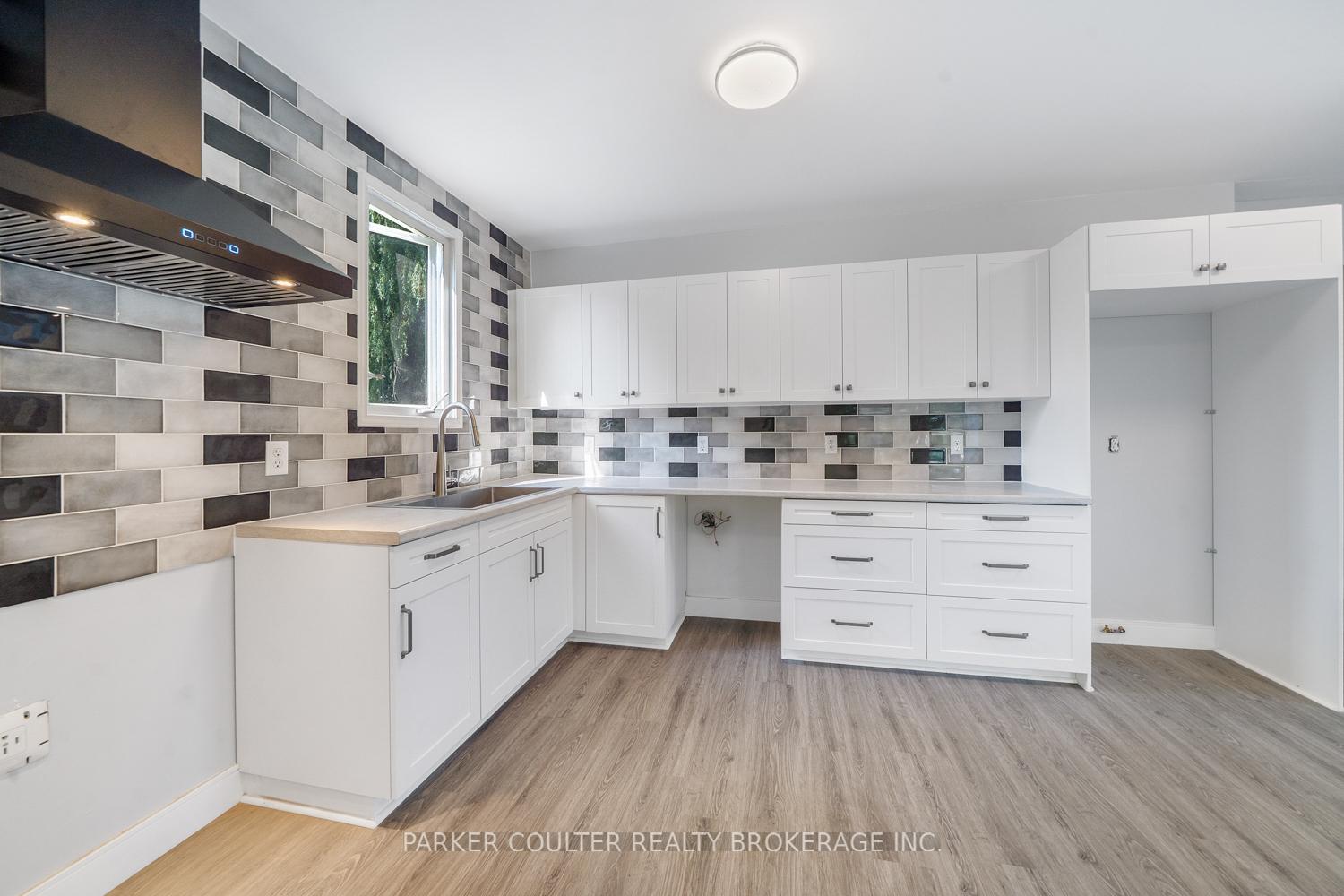 Photo 11 of 939 Clifton Boulevard, Innisfil, Alcona — HOMEH