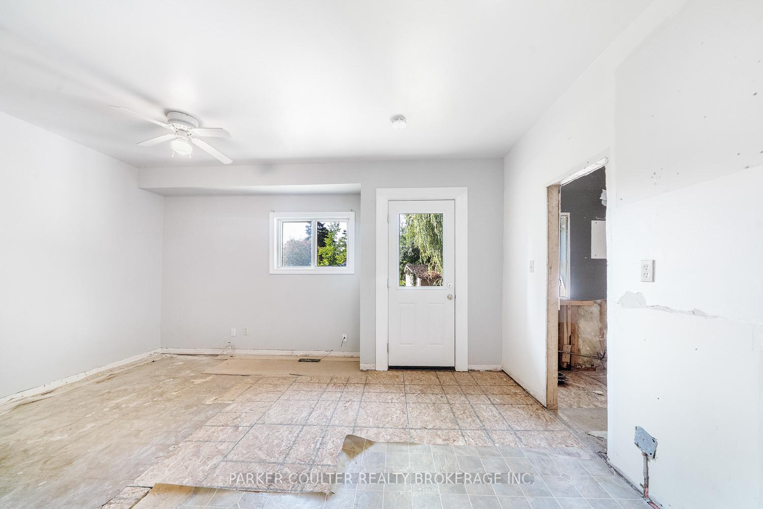 Photo 21 of 939 Clifton Boulevard, Innisfil, Alcona — HOMEH