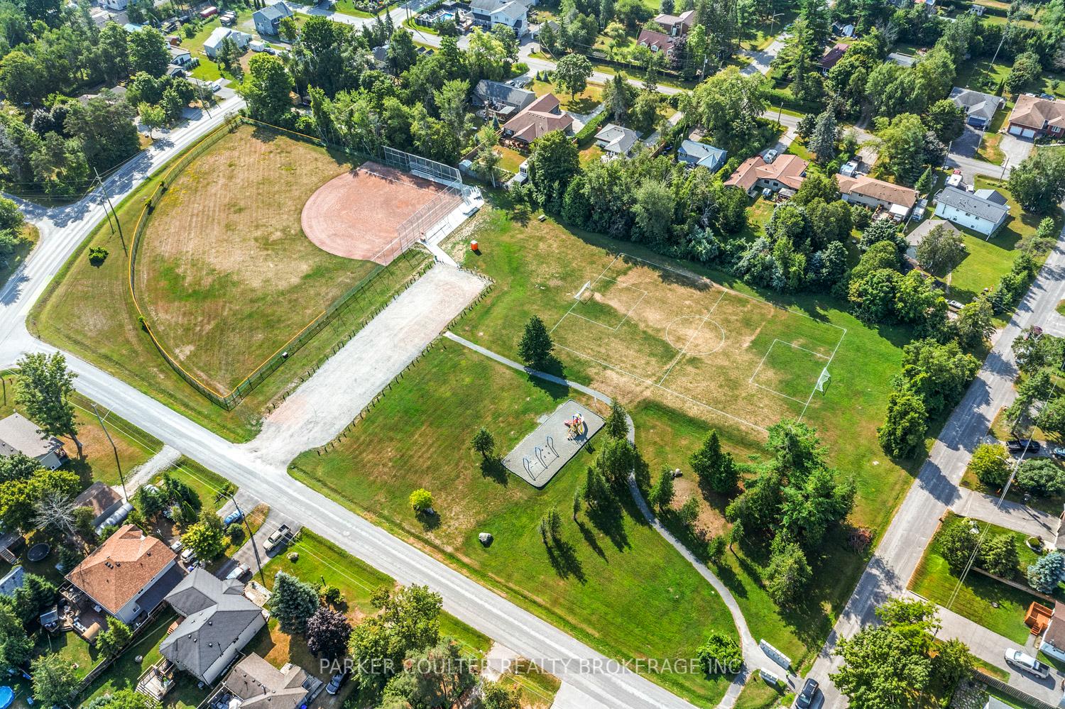 Photo 26 of 939 Clifton Boulevard, Innisfil, Alcona — HOMEH