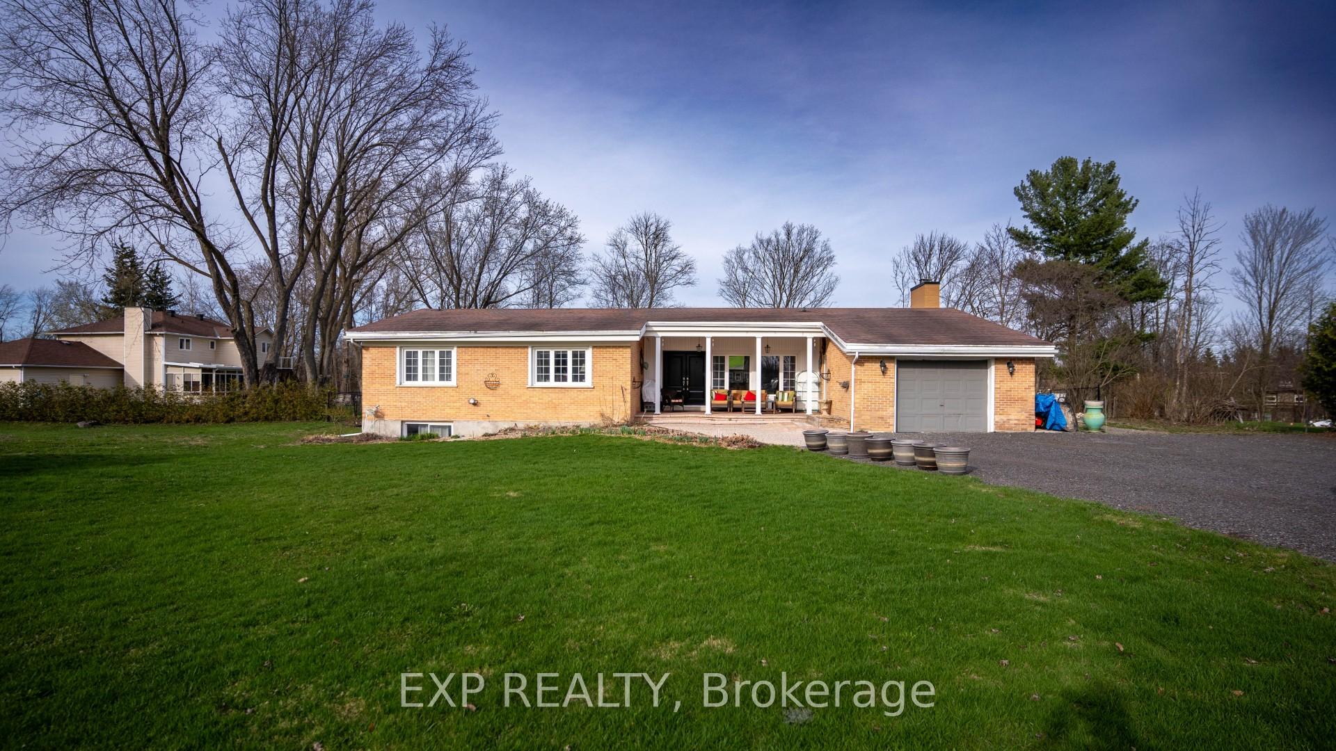 Front of 4003 Rideau Valley Drive E