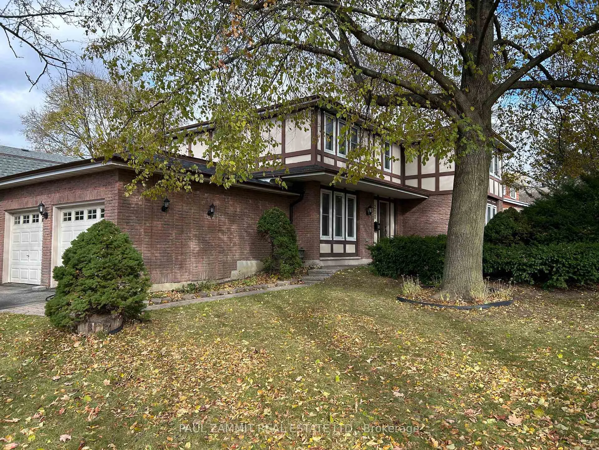 Front of 210 Bayview Fairways Drive