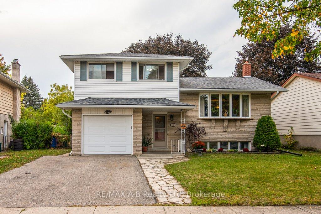 Photo 1 of 35 Tecumseh Crescent, Kitchener — HOMEH