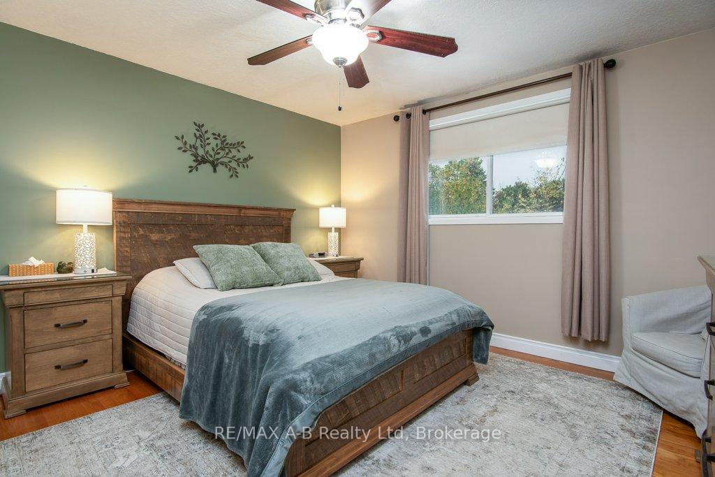 Photo 4 of 35 Tecumseh Crescent, Kitchener — HOMEH