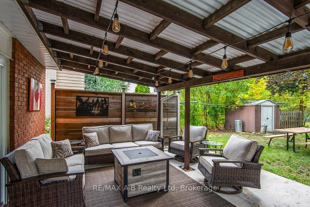Photo 5 of 35 Tecumseh Crescent, Kitchener — HOMEH