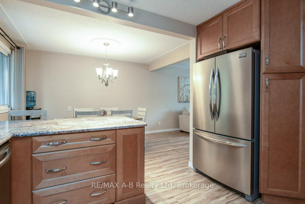 Photo 9 of 35 Tecumseh Crescent, Kitchener — HOMEH
