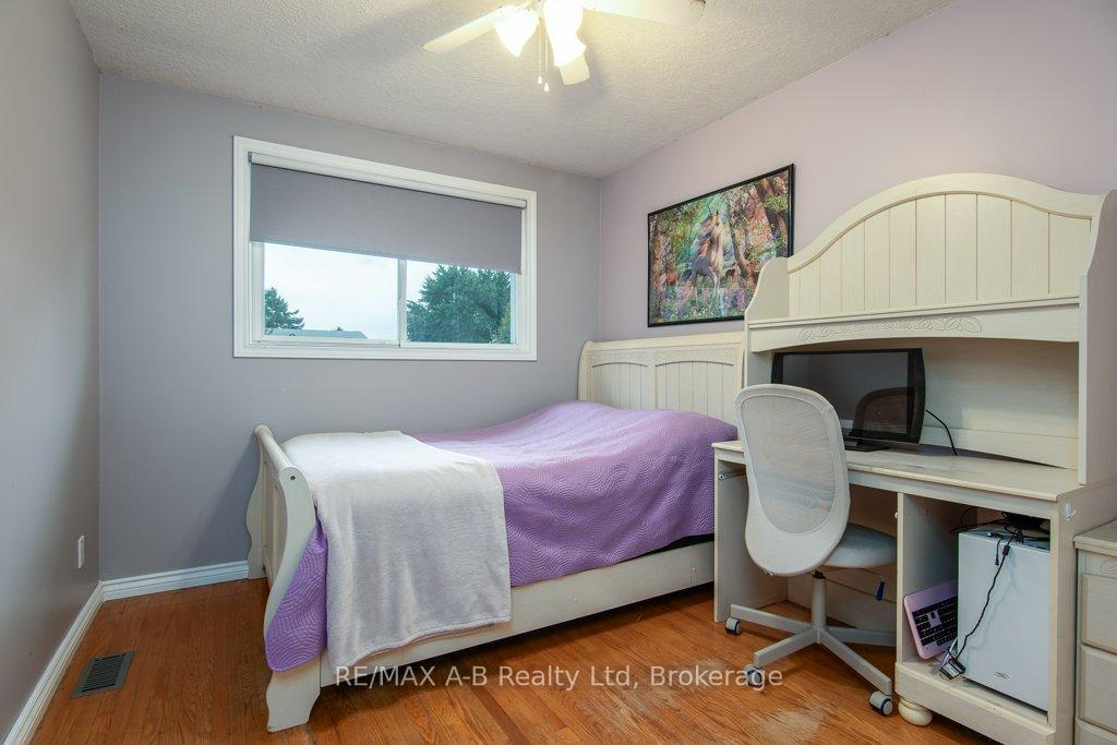 Photo 13 of 35 Tecumseh Crescent, Kitchener — HOMEH