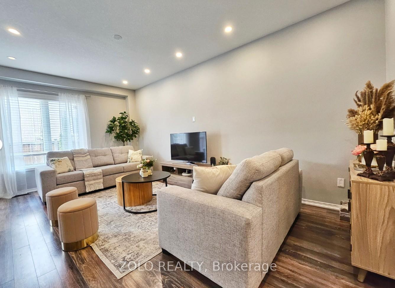 Photo 4 of Unit 20, 170 Palacebeach Trail, Hamilton, Lakeshore — HOMEH