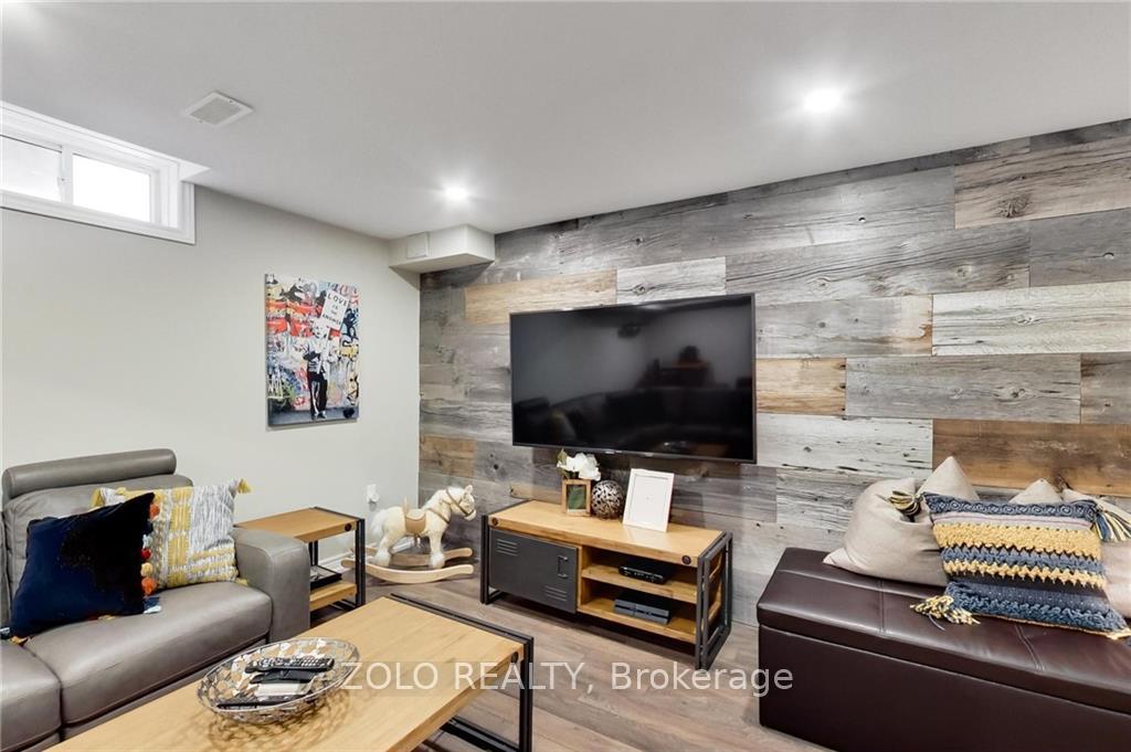 Photo 8 of Unit 20, 170 Palacebeach Trail, Hamilton, Lakeshore — HOMEH