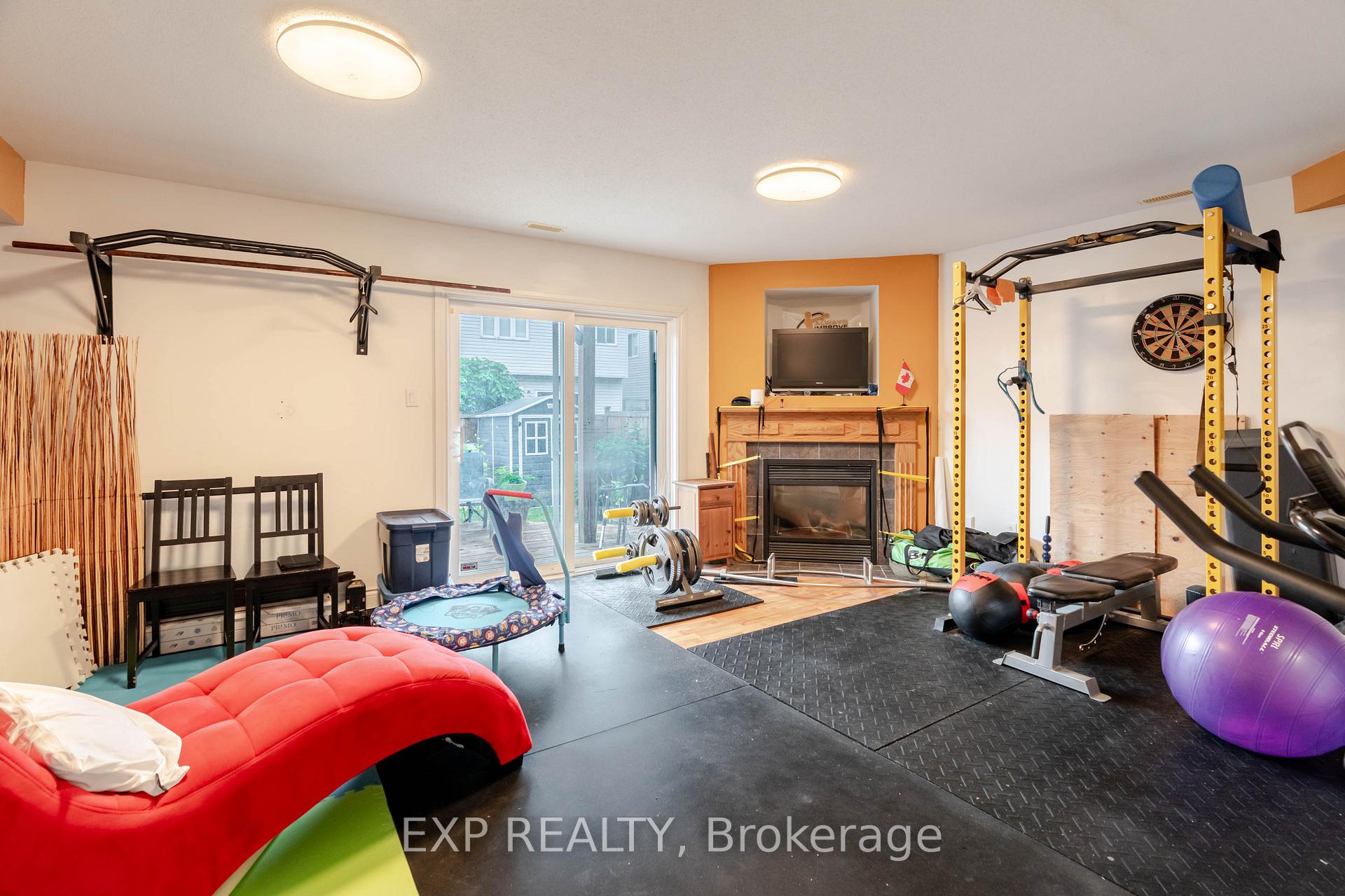 Photo 5 of 97 Castle Glen Crescent, Ottawa, Kanata - Glencairn/Hazeldean — HOMEH