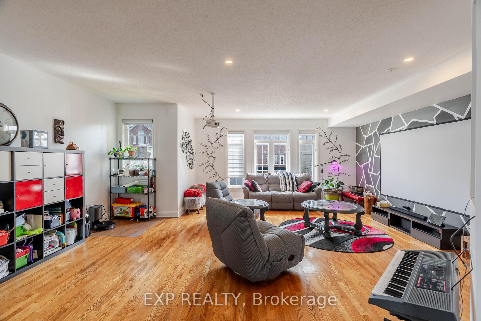 Photo 10 of 97 Castle Glen Crescent, Ottawa, Kanata - Glencairn/Hazeldean — HOMEH