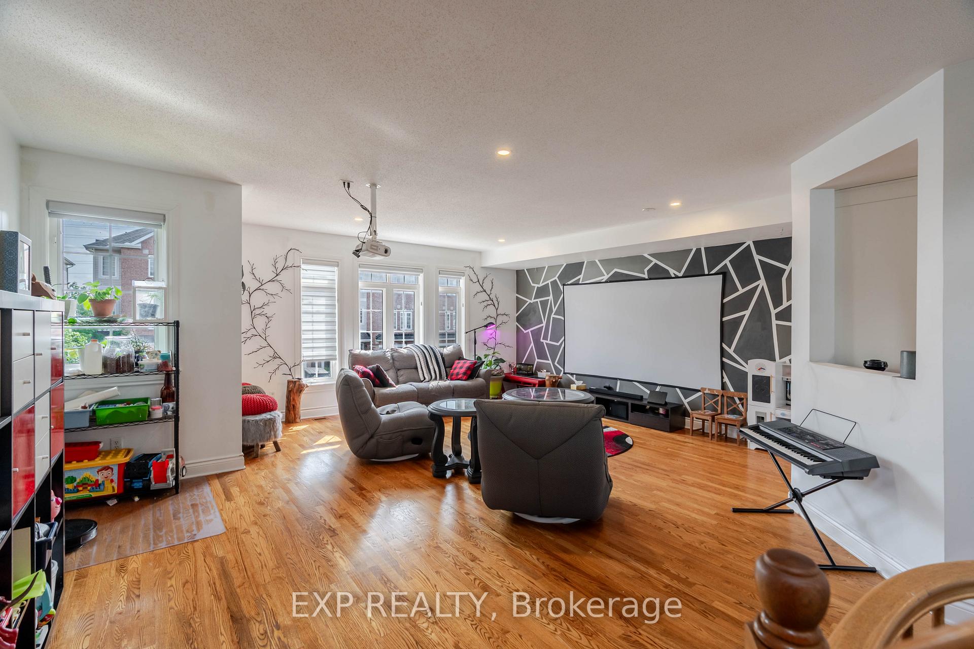 Photo 11 of 97 Castle Glen Crescent, Ottawa, Kanata - Glencairn/Hazeldean — HOMEH