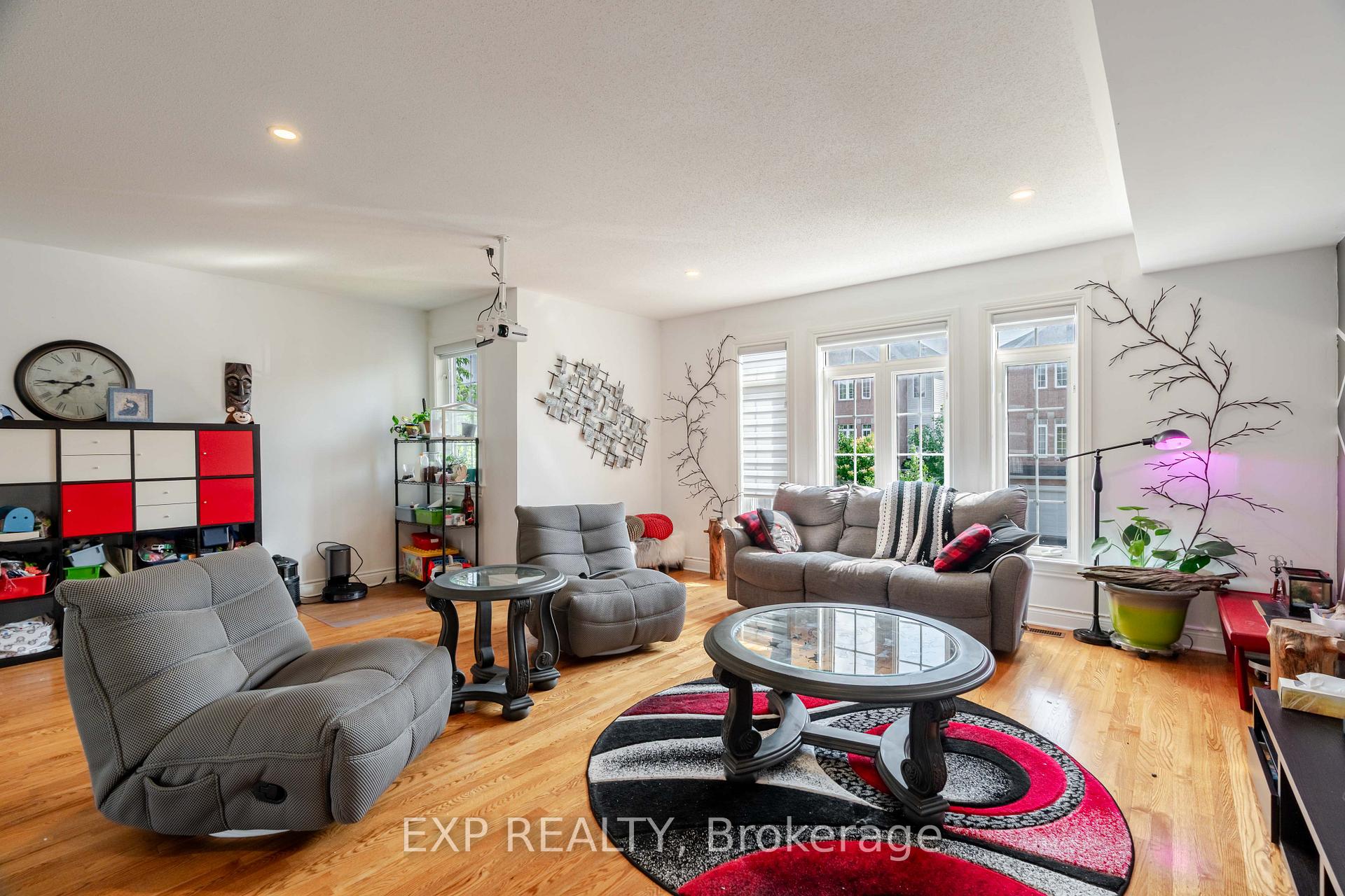 Photo 13 of 97 Castle Glen Crescent, Ottawa, Kanata - Glencairn/Hazeldean — HOMEH