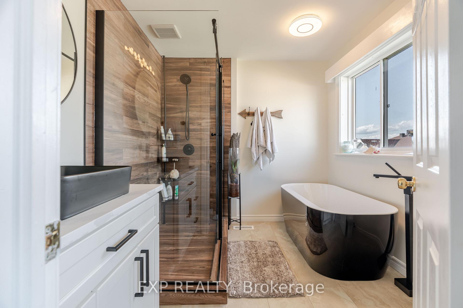 Photo 29 of 97 Castle Glen Crescent, Ottawa, Kanata - Glencairn/Hazeldean — HOMEH