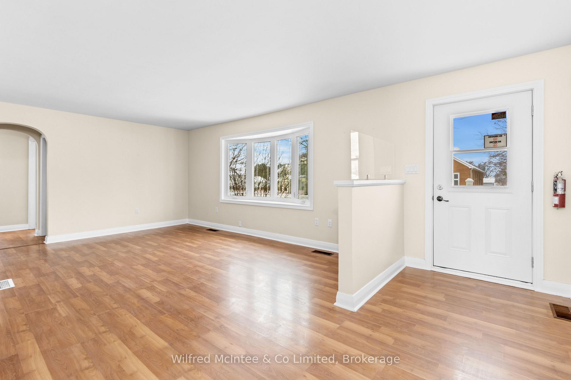 Photo 4 of 467 Queen Street, Kincardine — HOMEH