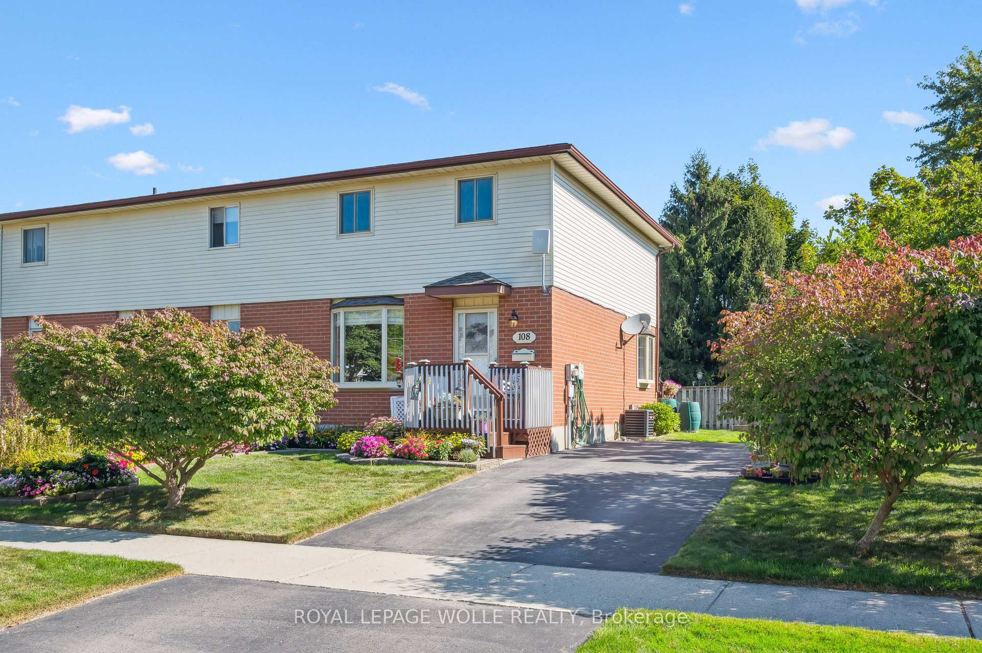 Photo 2 of 108 Penelope Drive, Kitchener — HOMEH