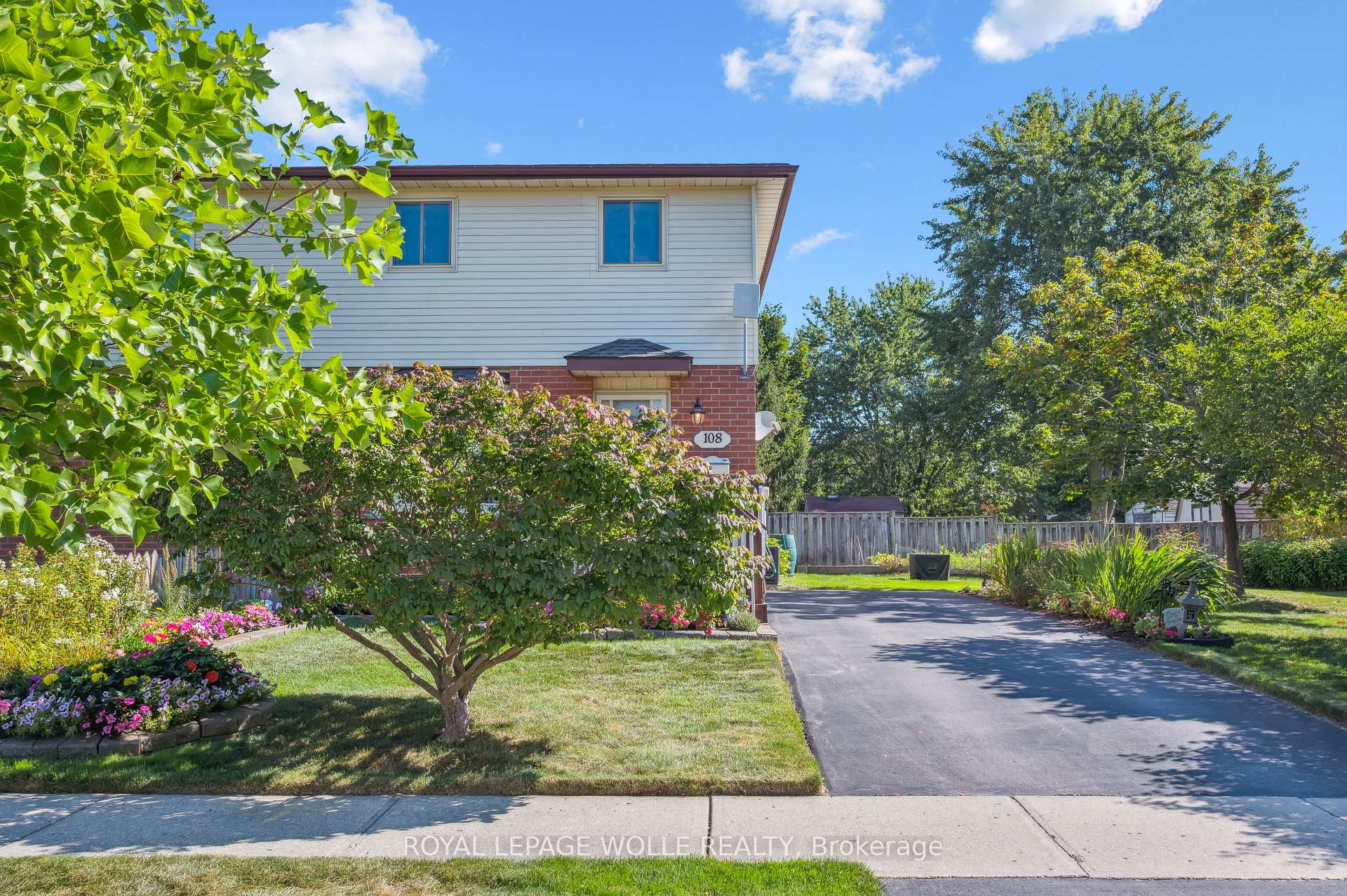 Photo 3 of 108 Penelope Drive, Kitchener — HOMEH