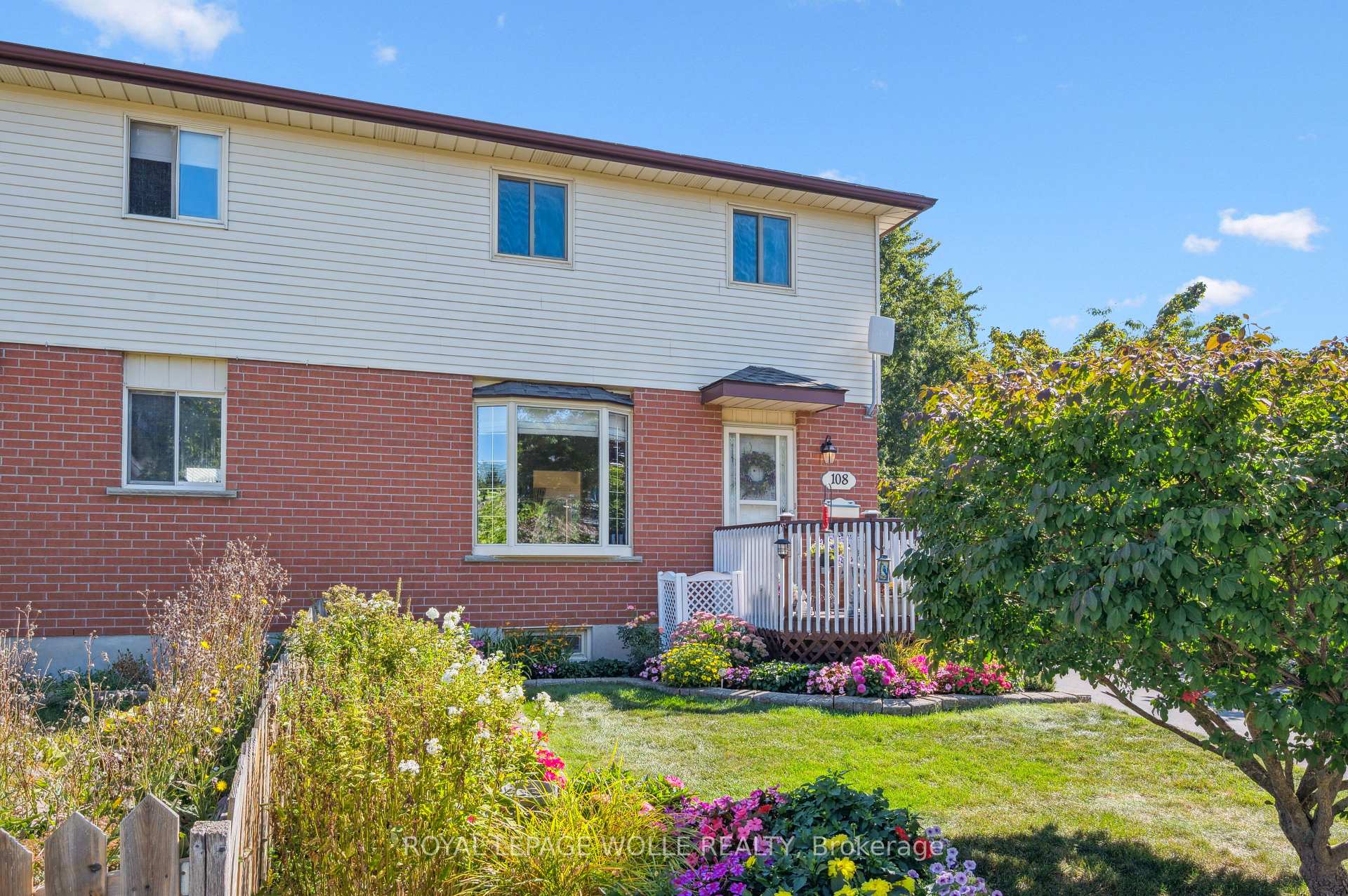 Photo 4 of 108 Penelope Drive, Kitchener — HOMEH