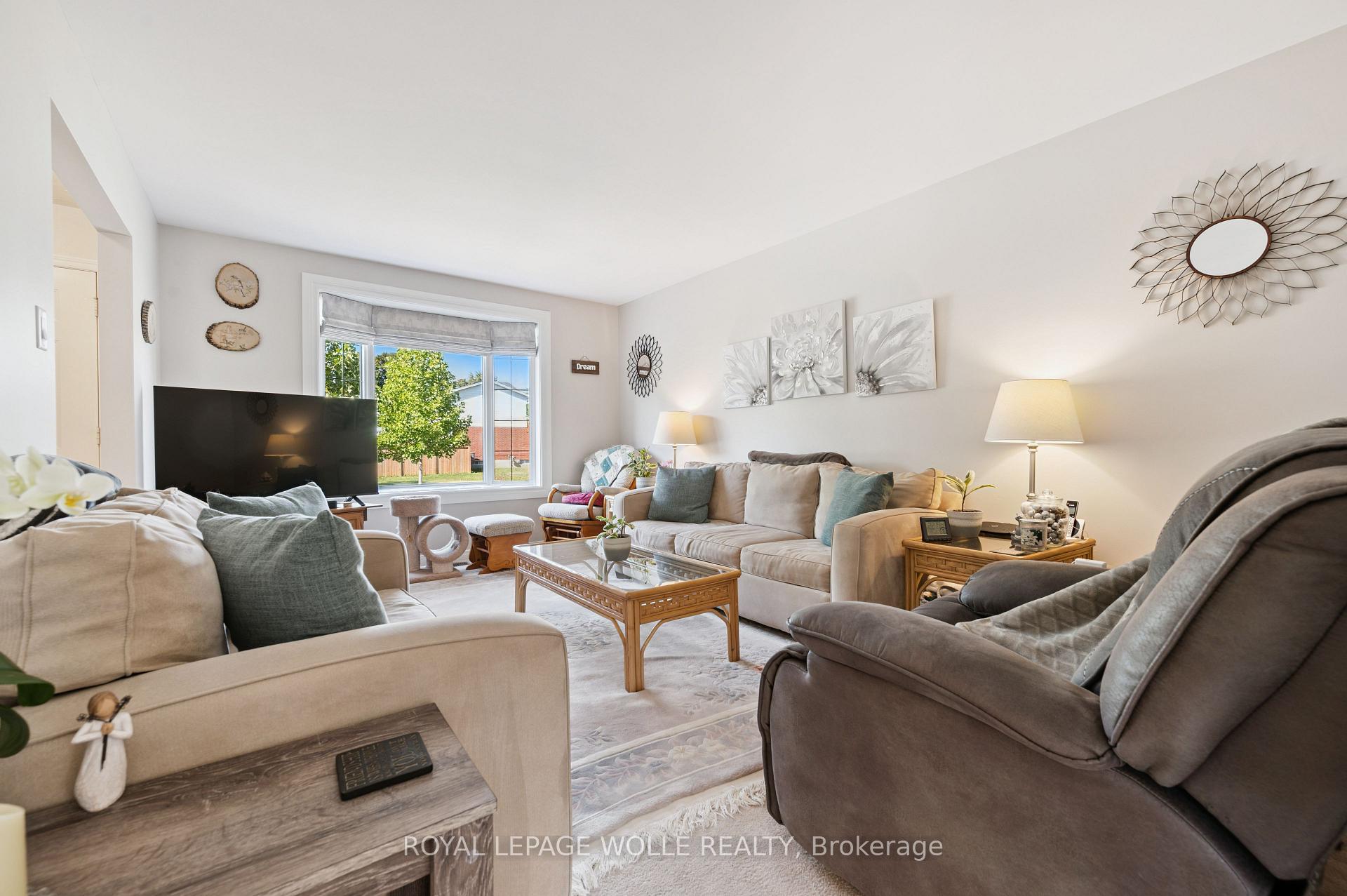 Photo 7 of 108 Penelope Drive, Kitchener — HOMEH