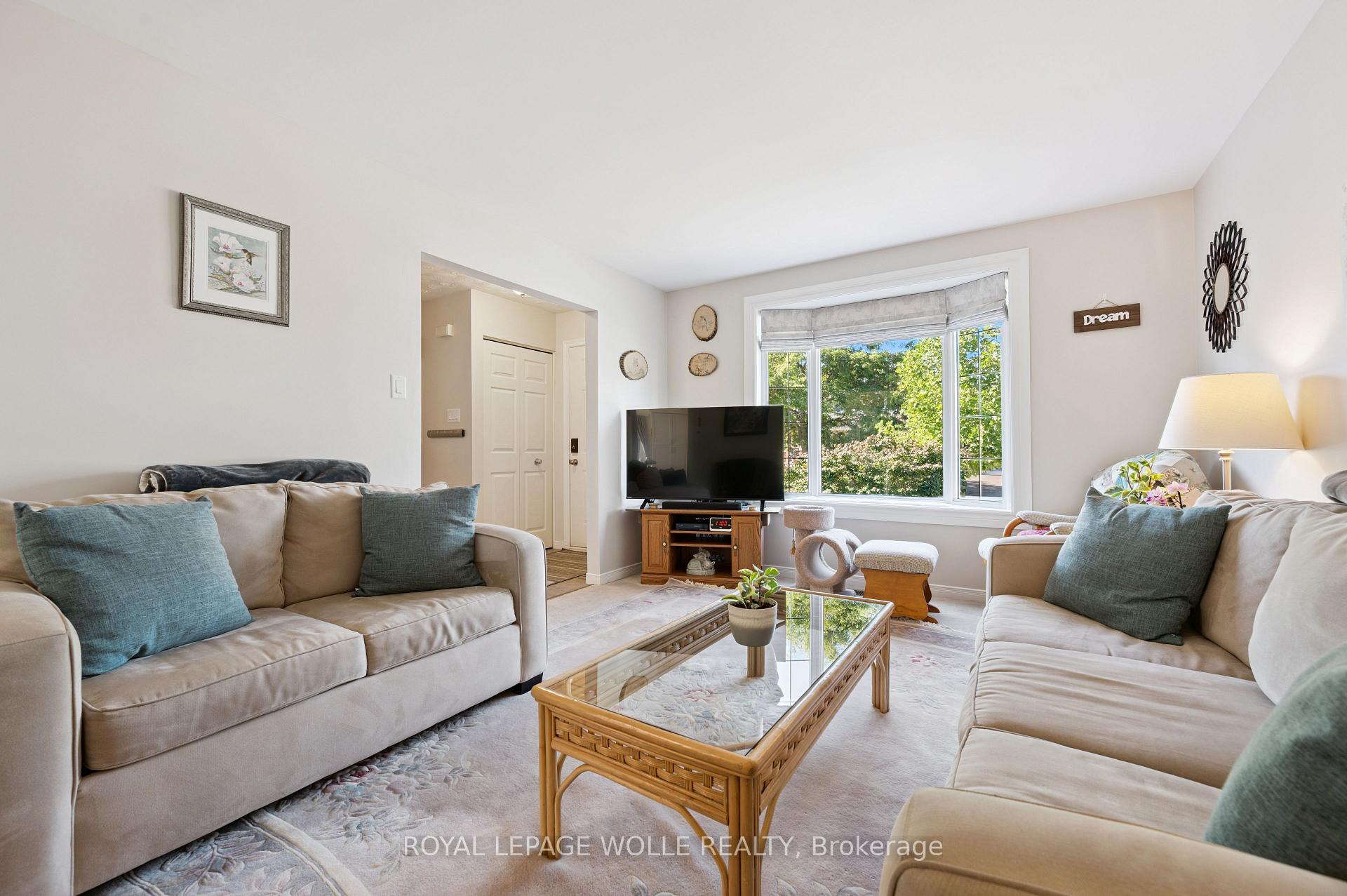 Photo 8 of 108 Penelope Drive, Kitchener — HOMEH