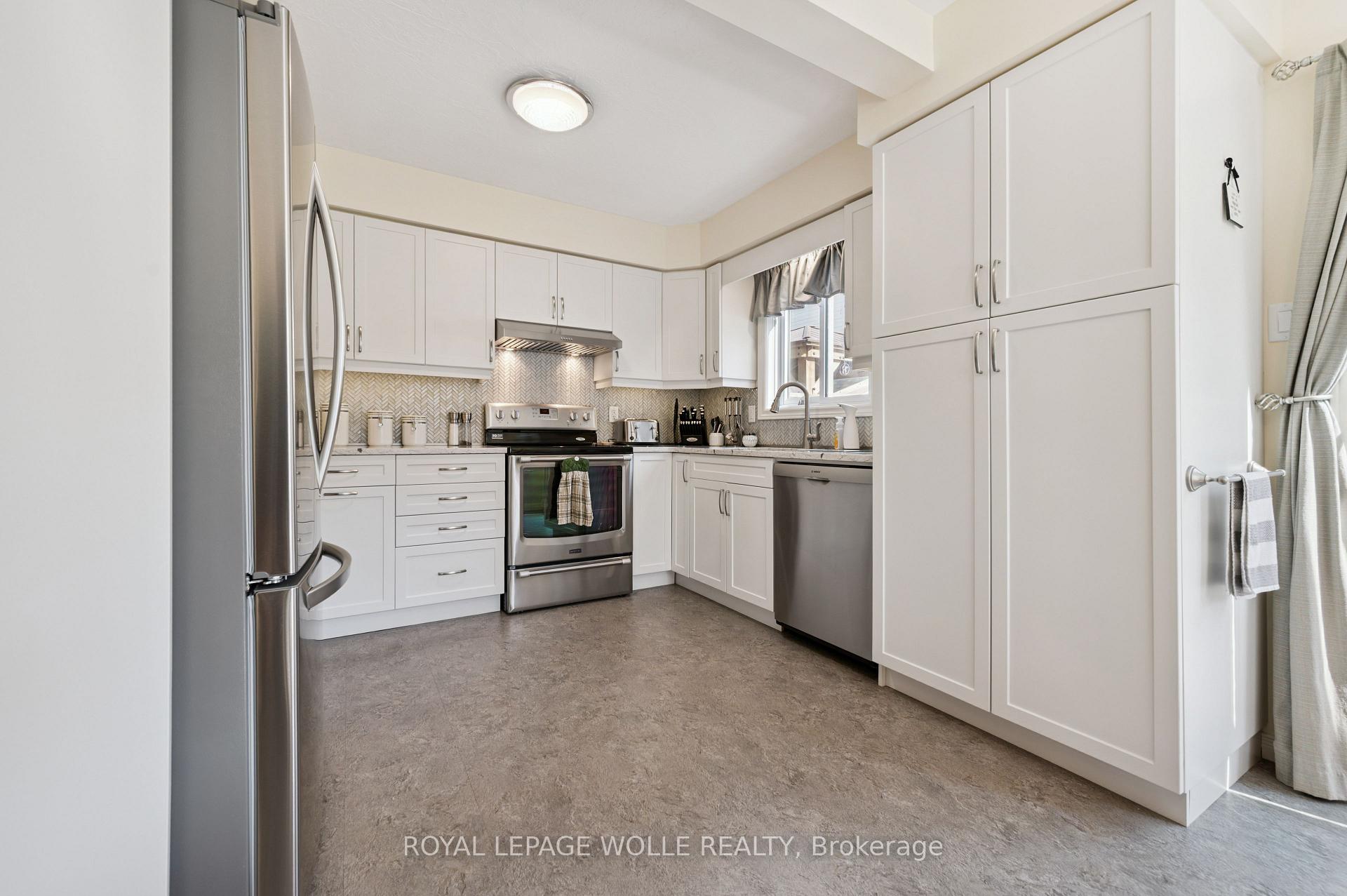 Photo 12 of 108 Penelope Drive, Kitchener — HOMEH
