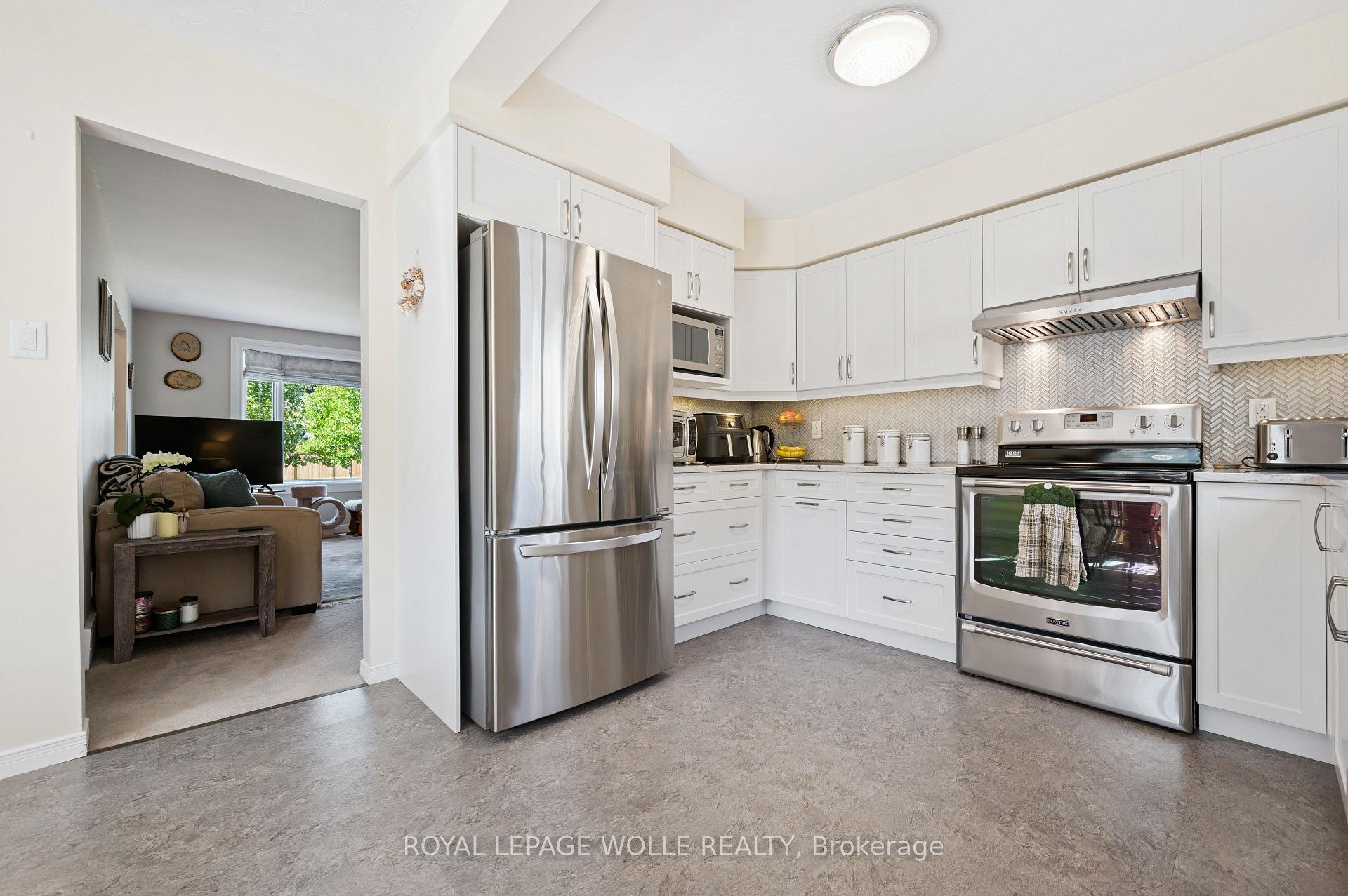 Photo 13 of 108 Penelope Drive, Kitchener — HOMEH
