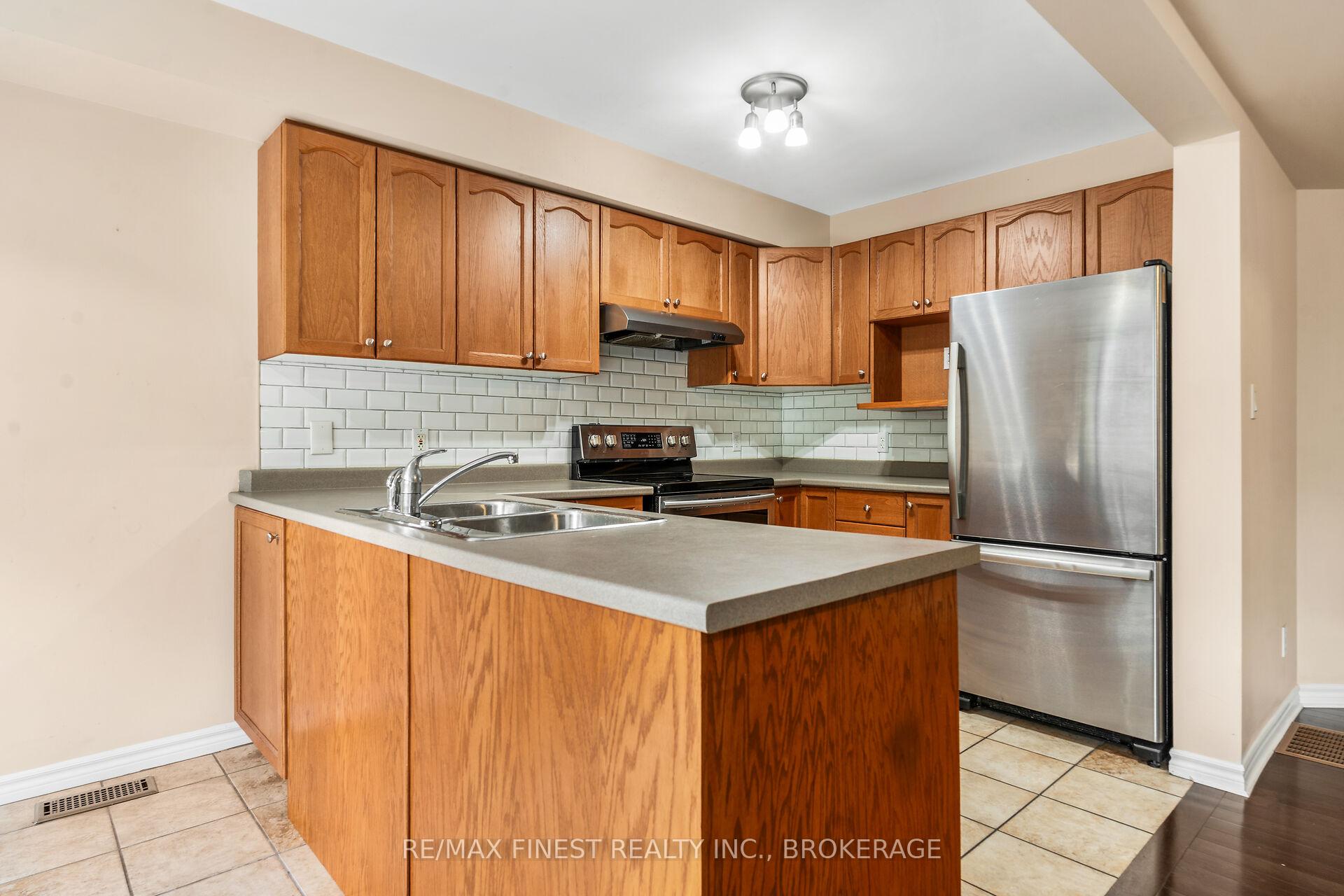 Photo 10 of 698 MacLean Court, Kingston, Kingston East (Incl Barret Crt) — HOMEH