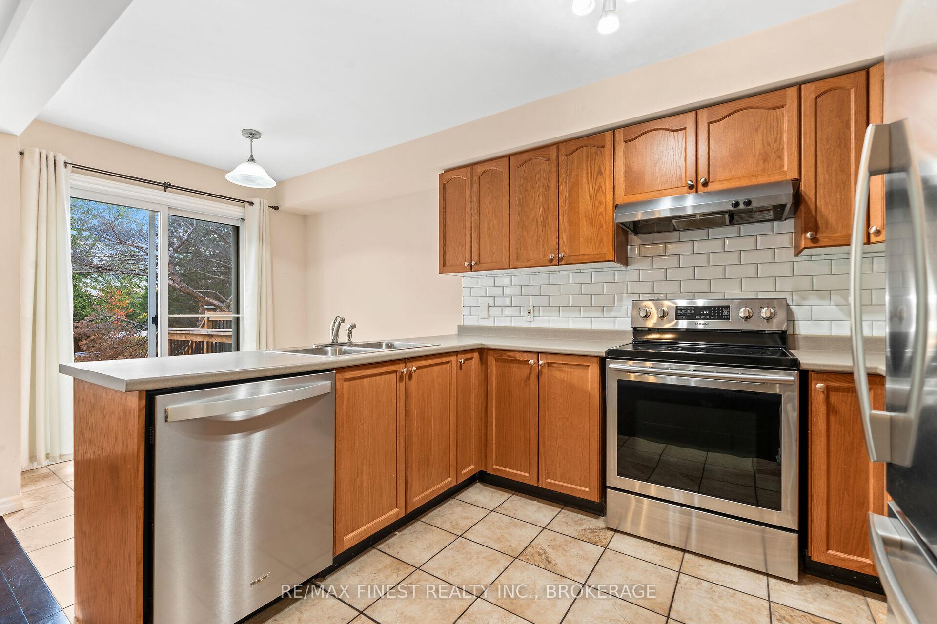 Photo 11 of 698 MacLean Court, Kingston, Kingston East (Incl Barret Crt) — HOMEH