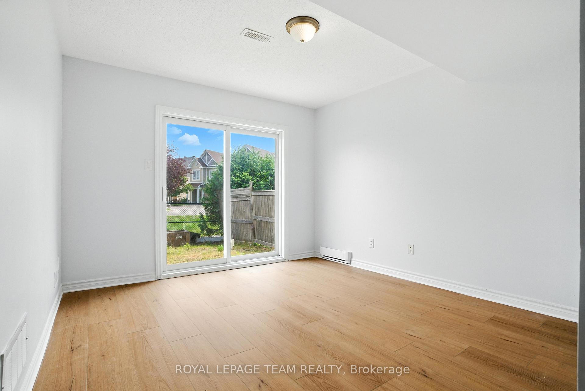 Photo 4 of 495 Coldwater Crescent, Ottawa, Kanata - Emerald Meadows/Trailwest — HOMEH