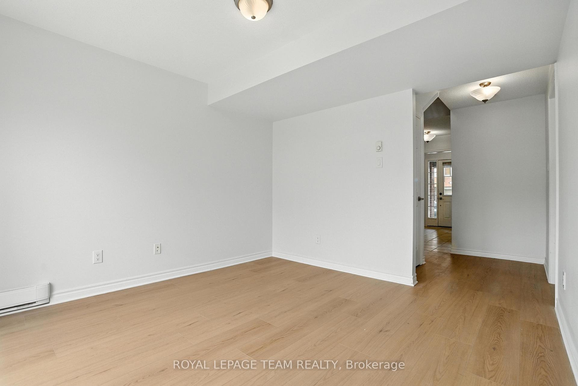 Photo 5 of 495 Coldwater Crescent, Ottawa, Kanata - Emerald Meadows/Trailwest — HOMEH