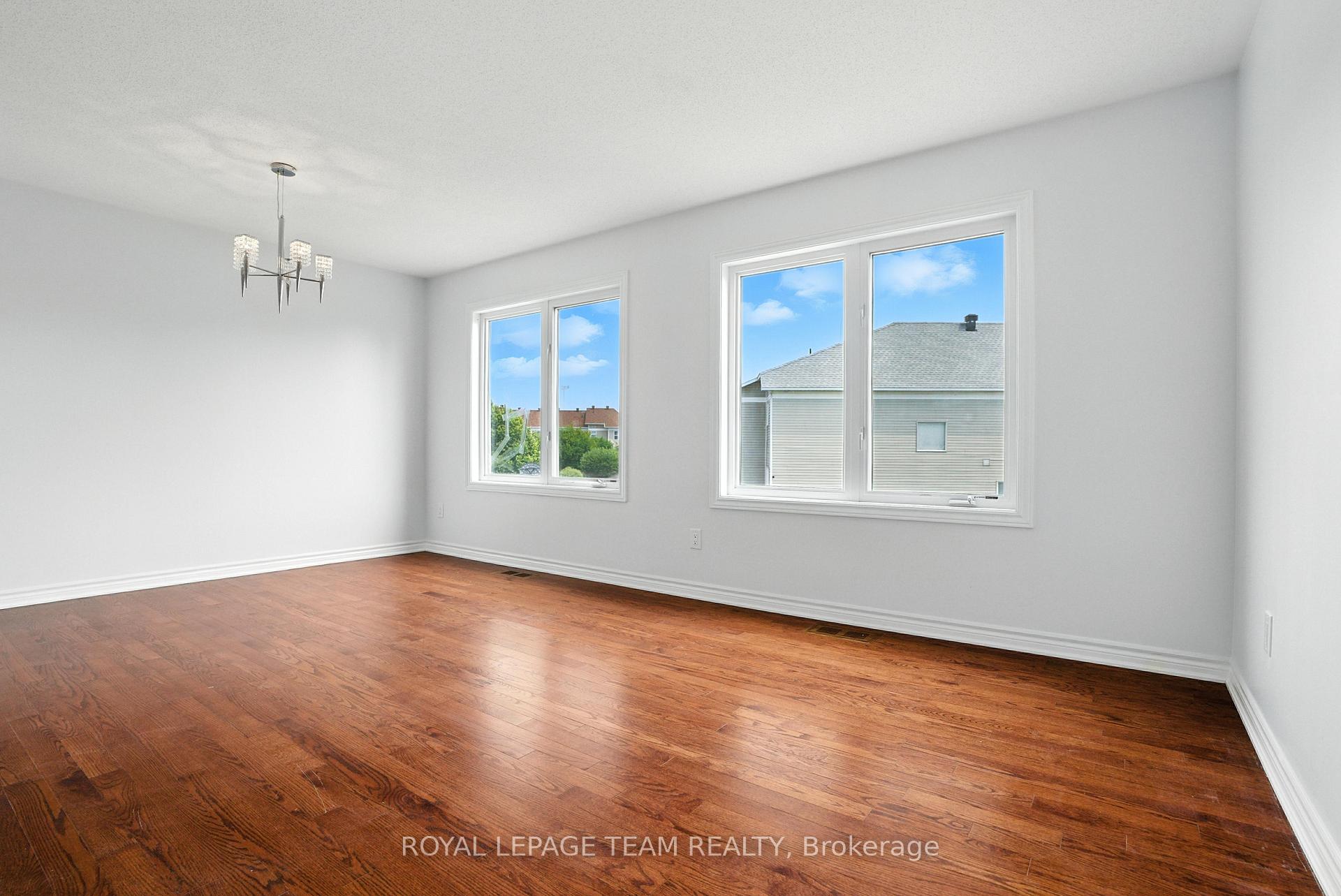 Photo 10 of 495 Coldwater Crescent, Ottawa, Kanata - Emerald Meadows/Trailwest — HOMEH