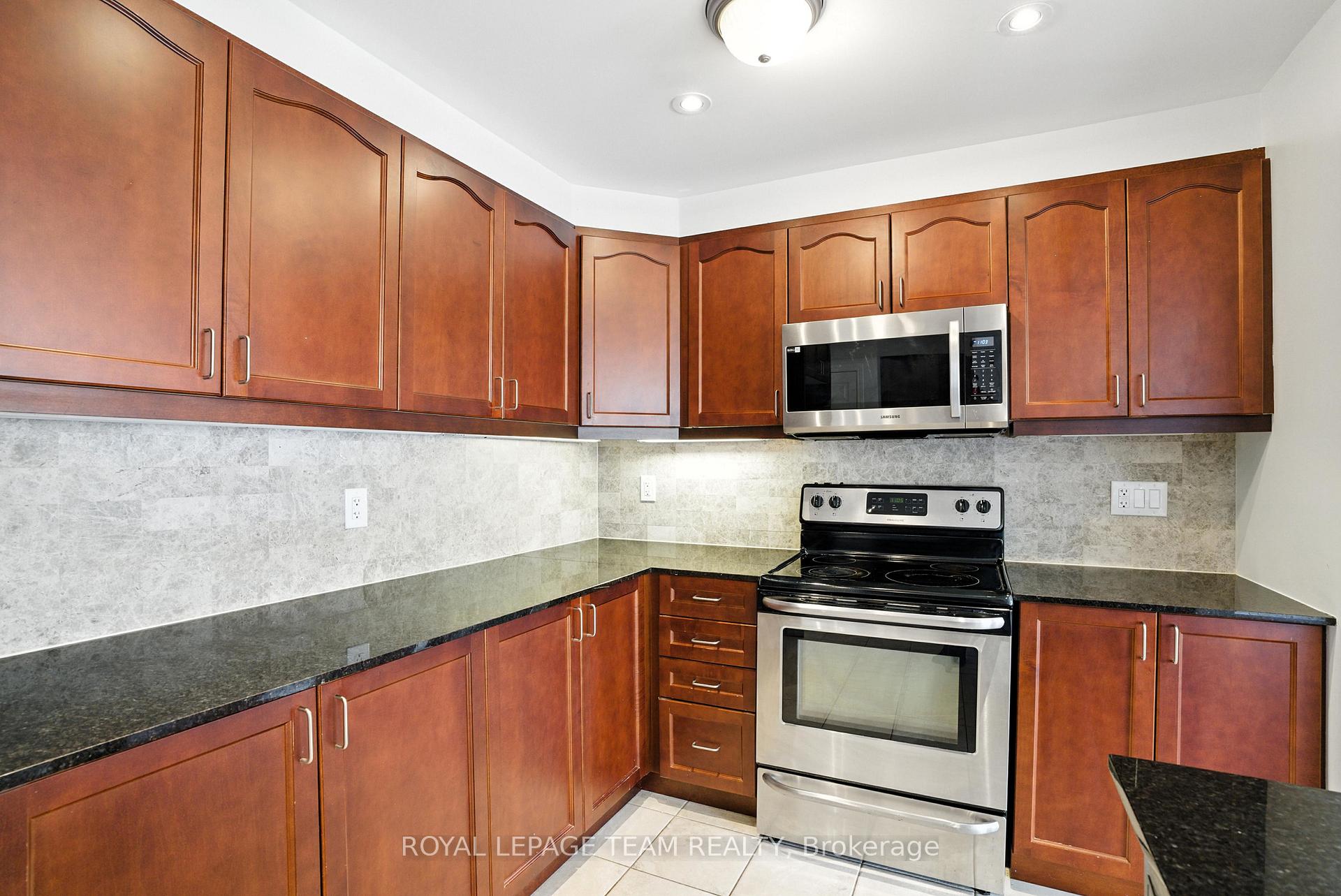 Photo 18 of 495 Coldwater Crescent, Ottawa, Kanata - Emerald Meadows/Trailwest — HOMEH