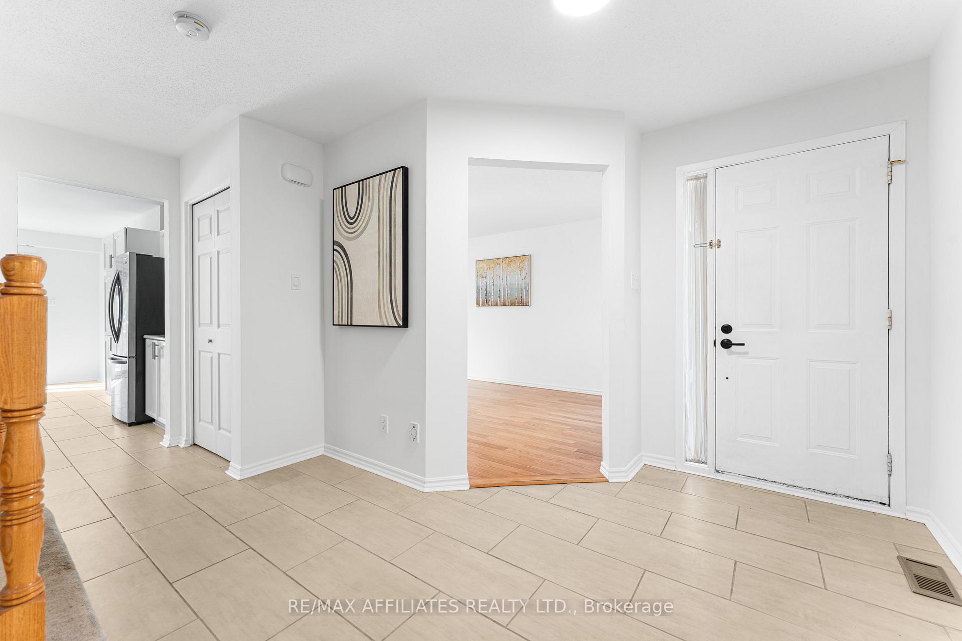Photo 4 of 33 Inverary Drive, Ottawa, Kanata - Morgan's Grant/South March — HOMEH