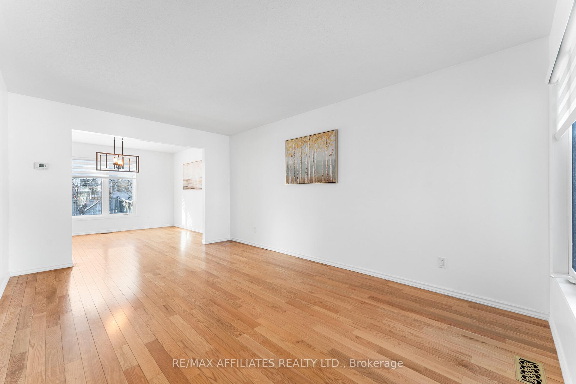 Photo 7 of 33 Inverary Drive, Ottawa, Kanata - Morgan's Grant/South March — HOMEH