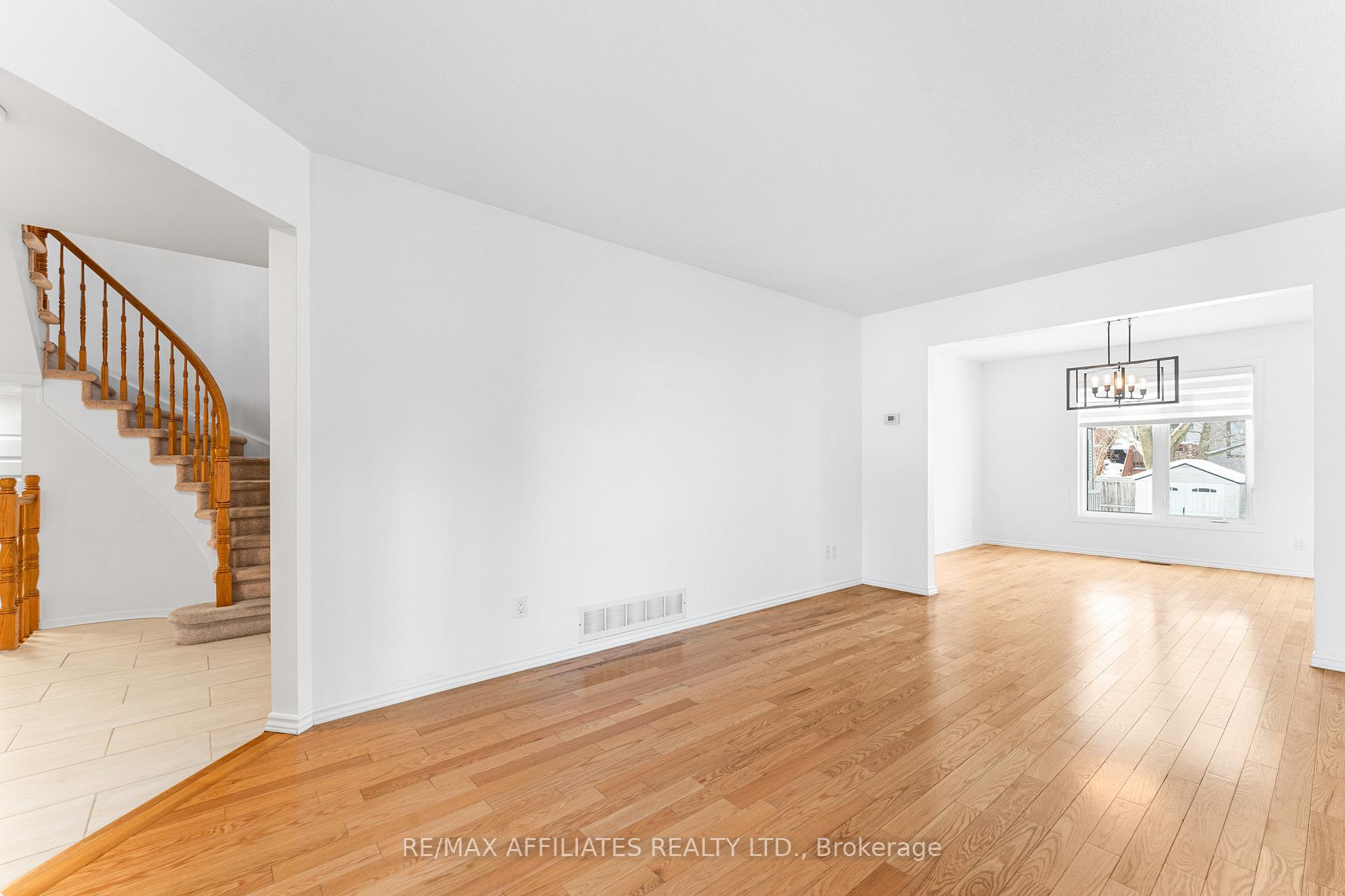 Photo 8 of 33 Inverary Drive, Ottawa, Kanata - Morgan's Grant/South March — HOMEH