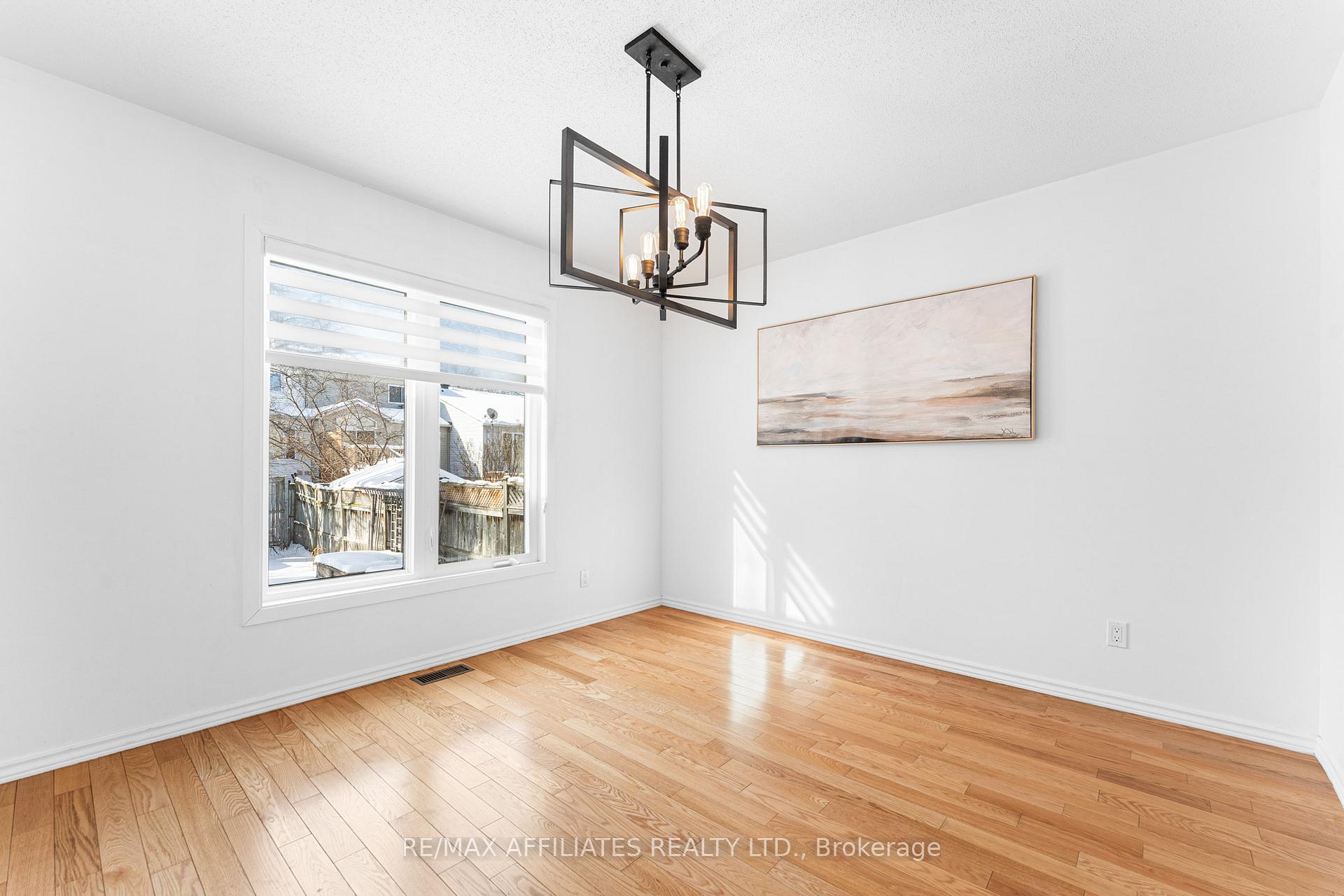 Photo 10 of 33 Inverary Drive, Ottawa, Kanata - Morgan's Grant/South March — HOMEH