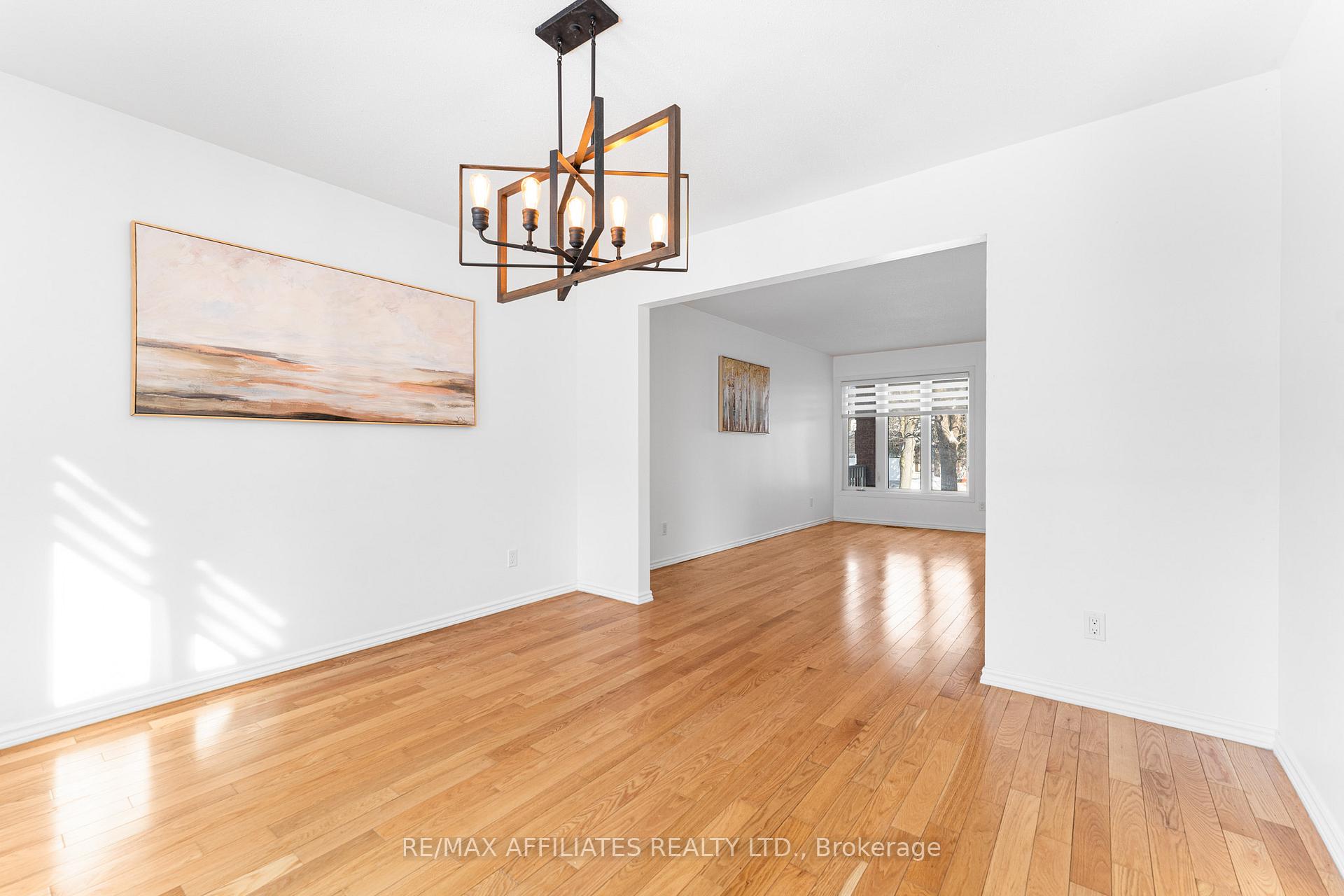 Photo 11 of 33 Inverary Drive, Ottawa, Kanata - Morgan's Grant/South March — HOMEH