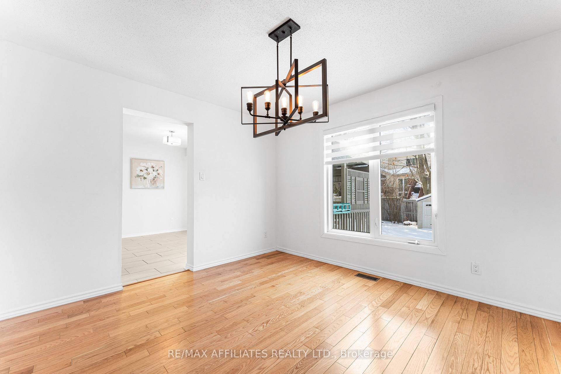 Photo 12 of 33 Inverary Drive, Ottawa, Kanata - Morgan's Grant/South March — HOMEH