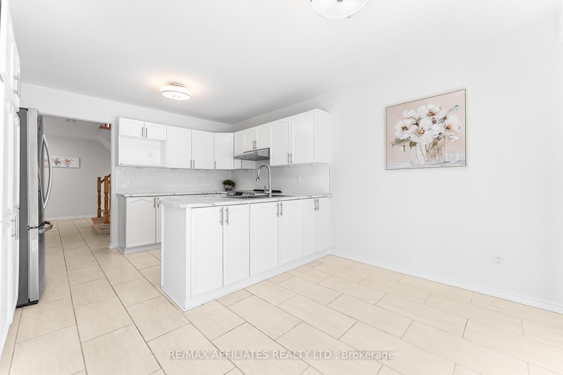 Photo 13 of 33 Inverary Drive, Ottawa, Kanata - Morgan's Grant/South March — HOMEH
