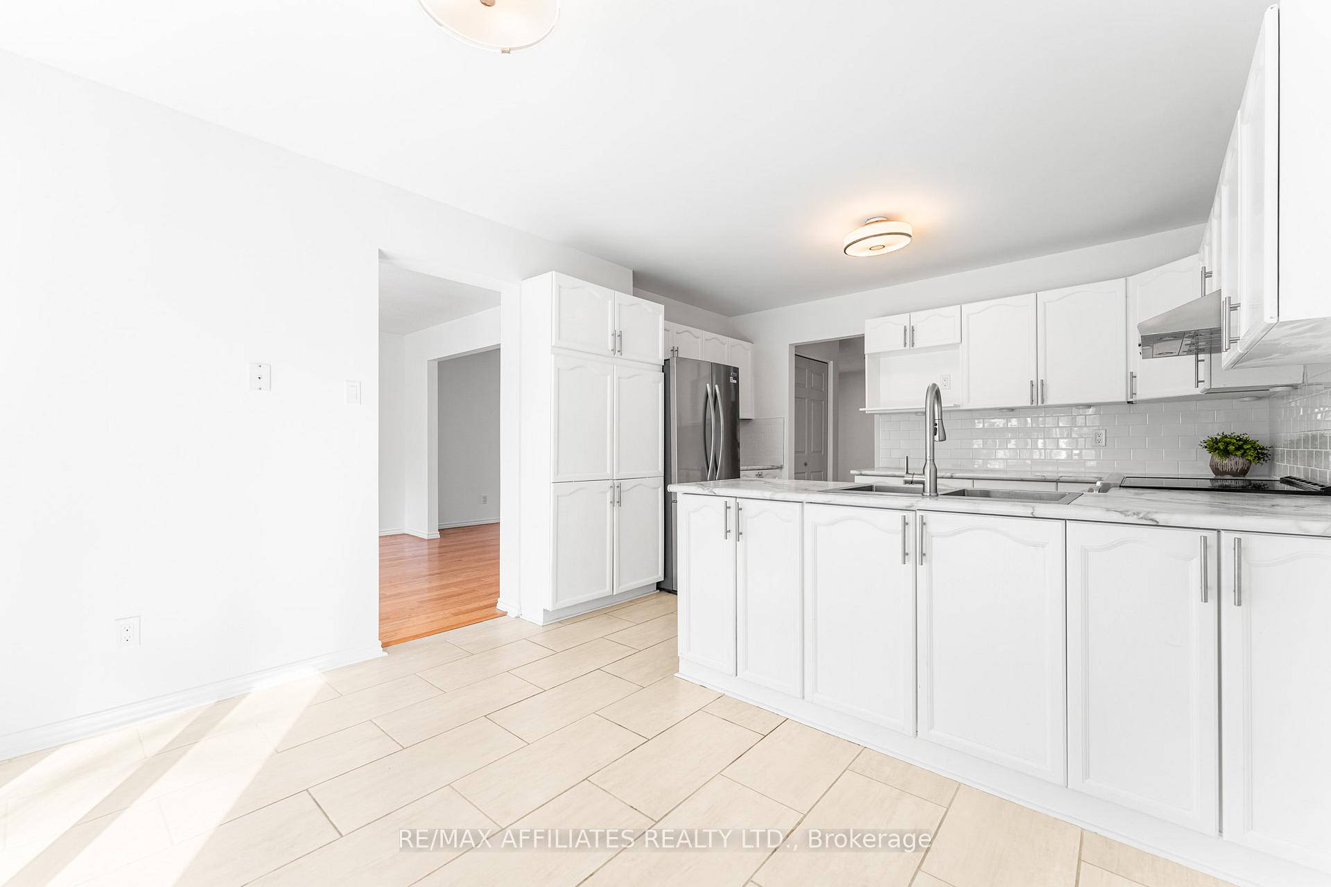 Photo 14 of 33 Inverary Drive, Ottawa, Kanata - Morgan's Grant/South March — HOMEH