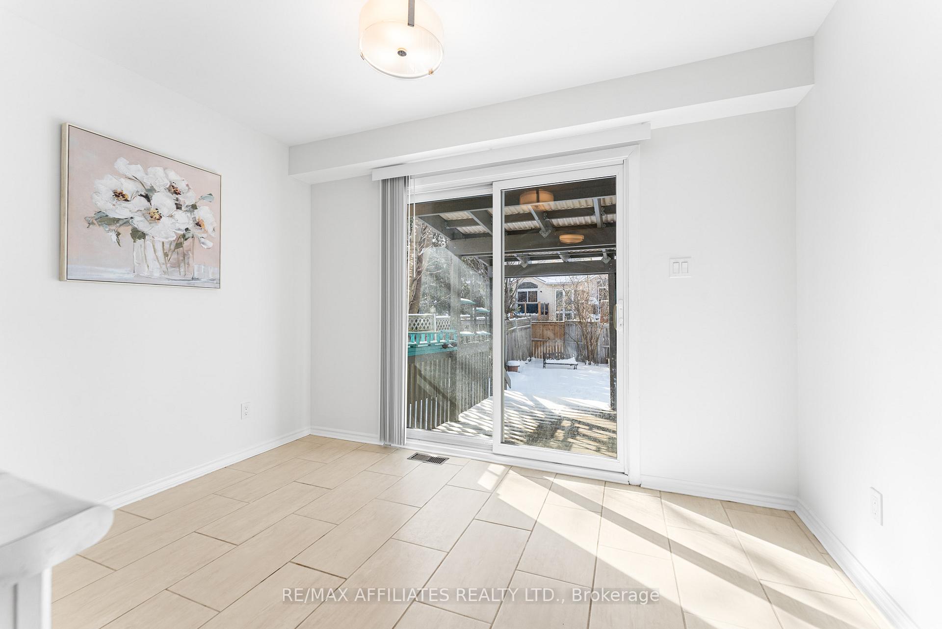 Photo 15 of 33 Inverary Drive, Ottawa, Kanata - Morgan's Grant/South March — HOMEH