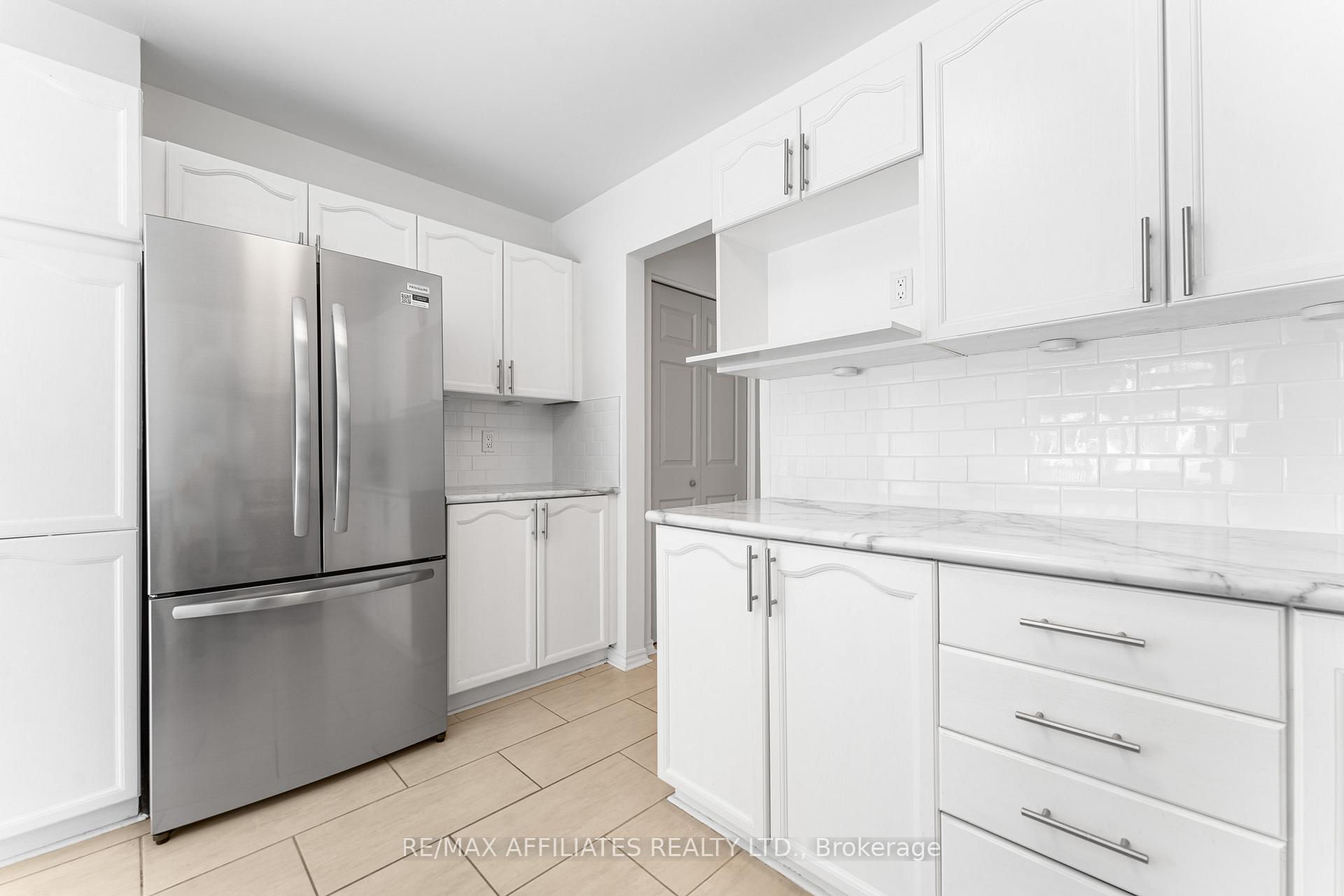 Photo 18 of 33 Inverary Drive, Ottawa, Kanata - Morgan's Grant/South March — HOMEH