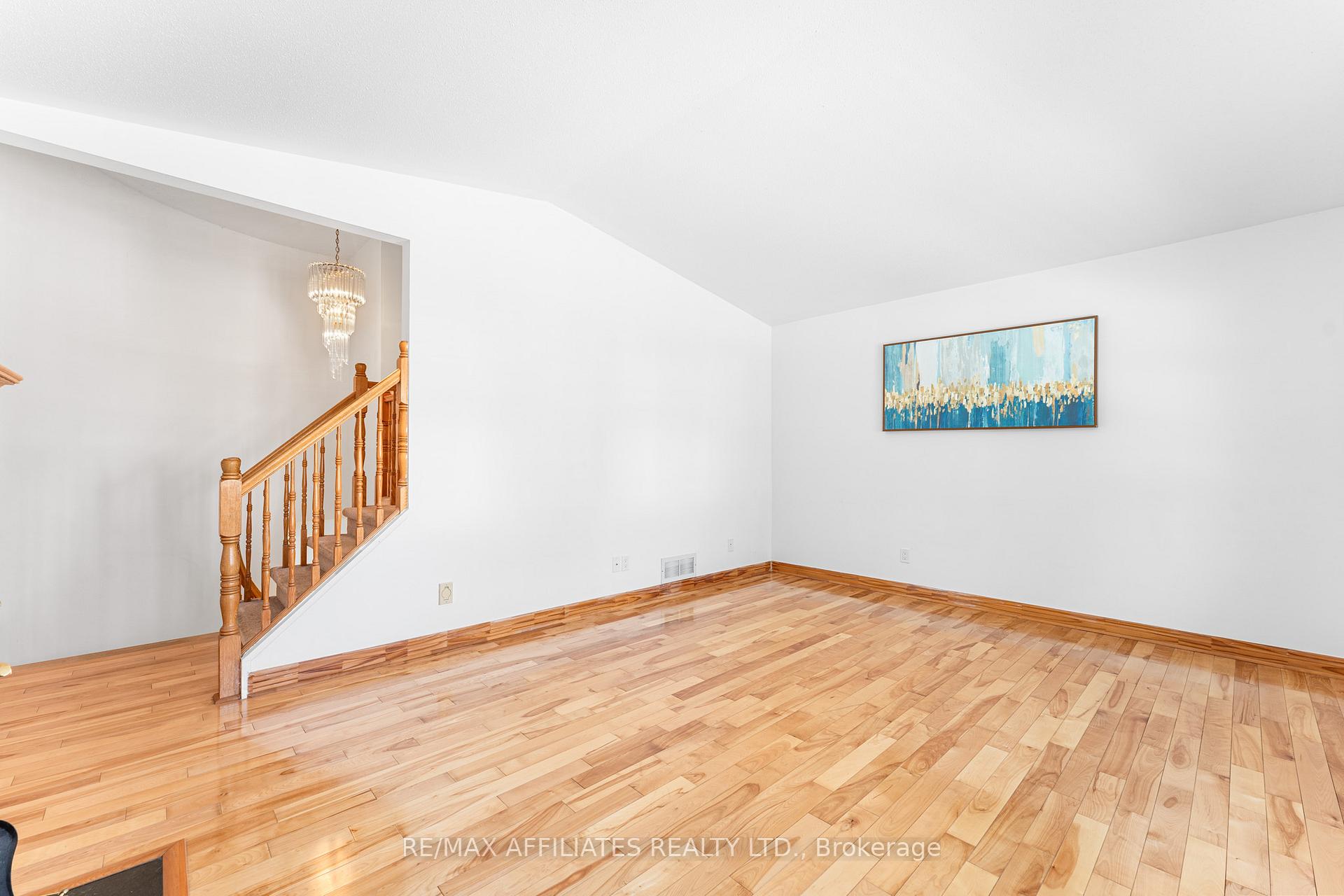 Photo 23 of 33 Inverary Drive, Ottawa, Kanata - Morgan's Grant/South March — HOMEH